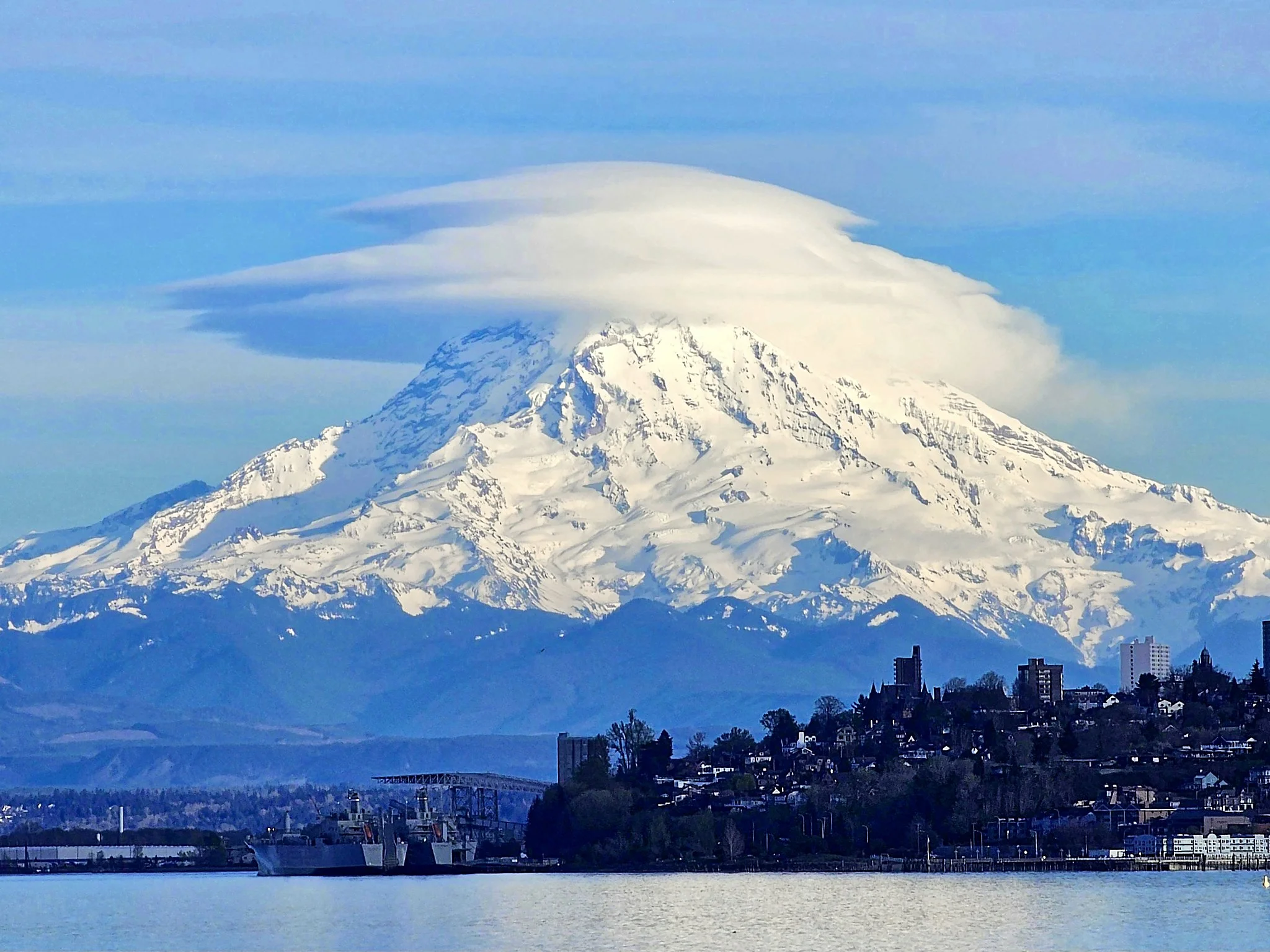 Mt. Rainier's Lenticular Cloud Cap