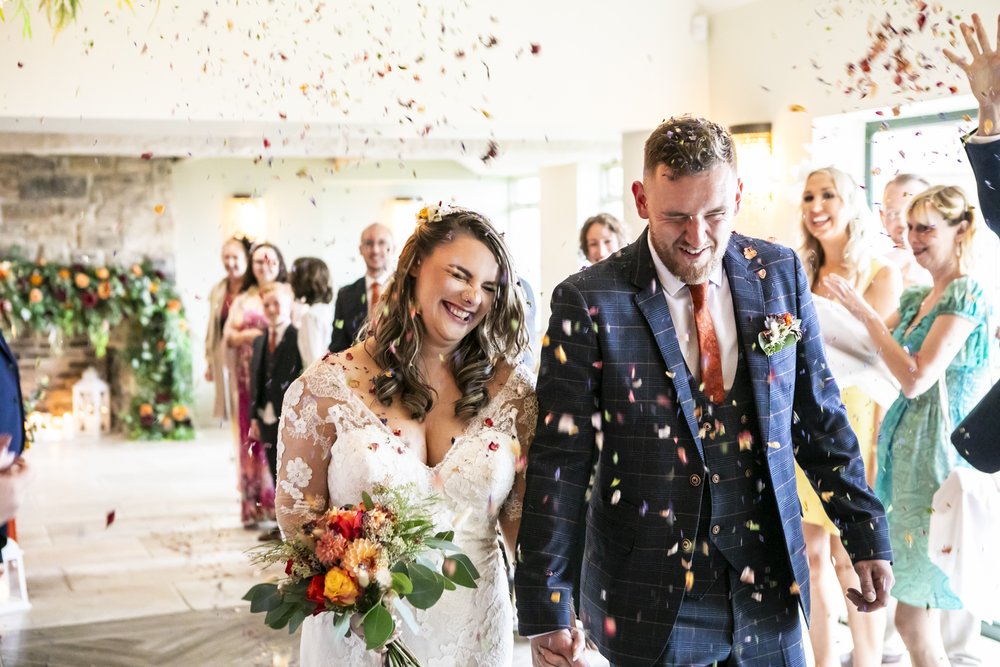 Best wedding confetti pictures (13).jpg