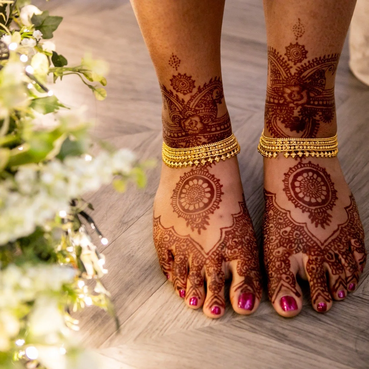 Henna is so special, and so damned pretty!

Beautiful throwback to Maya &amp; Ben's wedding at Bamburgh Castle in 2022 - Happy Anniversary guys! Xx

#henna #weddinghenna #weddinghennaart #bamburghcastle