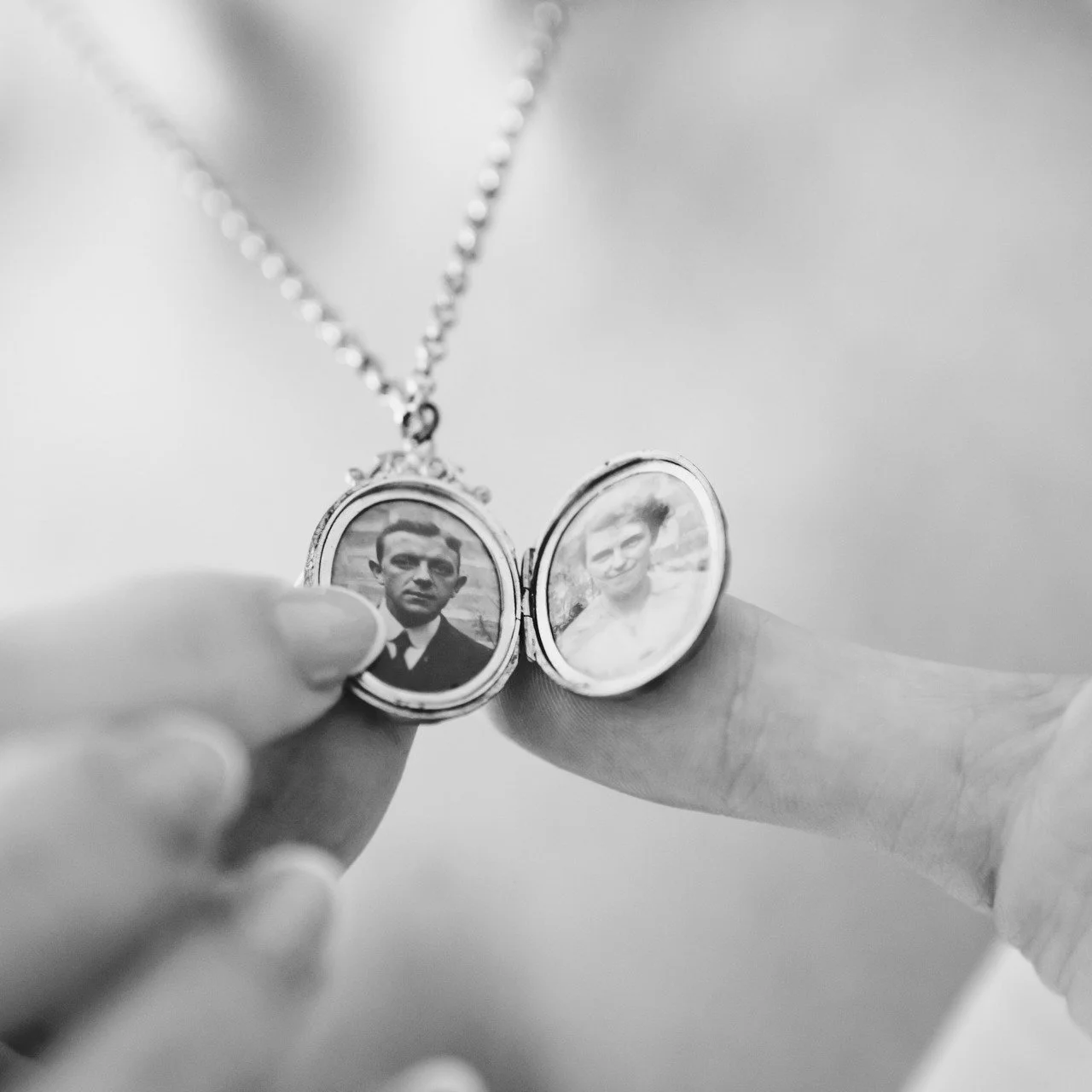 Wedding day details.

Because the little things matter.

#ᴡᴇᴅᴅɪɴɢᴘʜᴏᴛᴏɢʀᴀᴘʜʏ #weddingphotographer #weddingday❤️ #weddingdaydetails