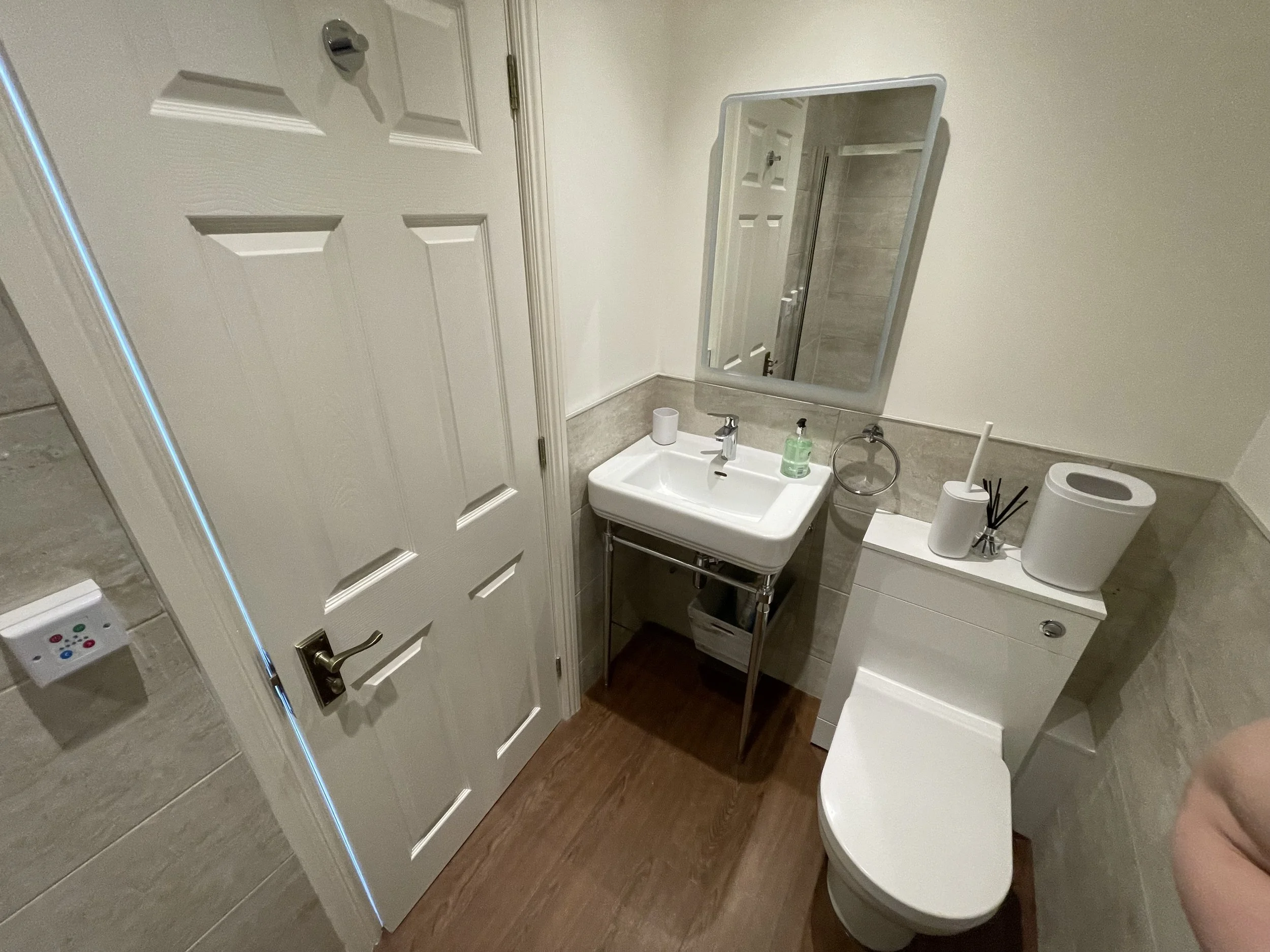 Bedroom 3 En-suite (2).JPG