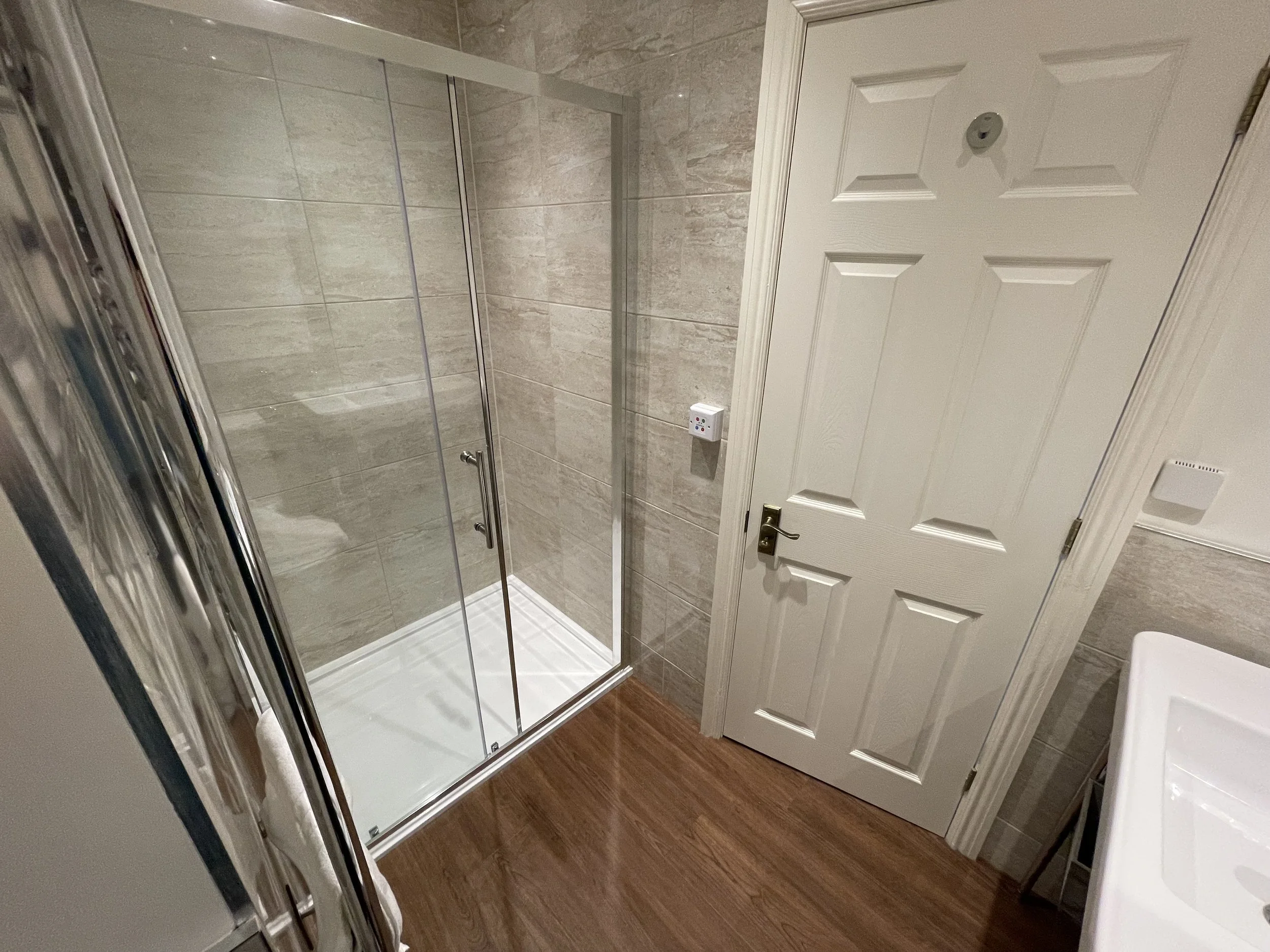 Bedroom 1 En-suite (2).JPG