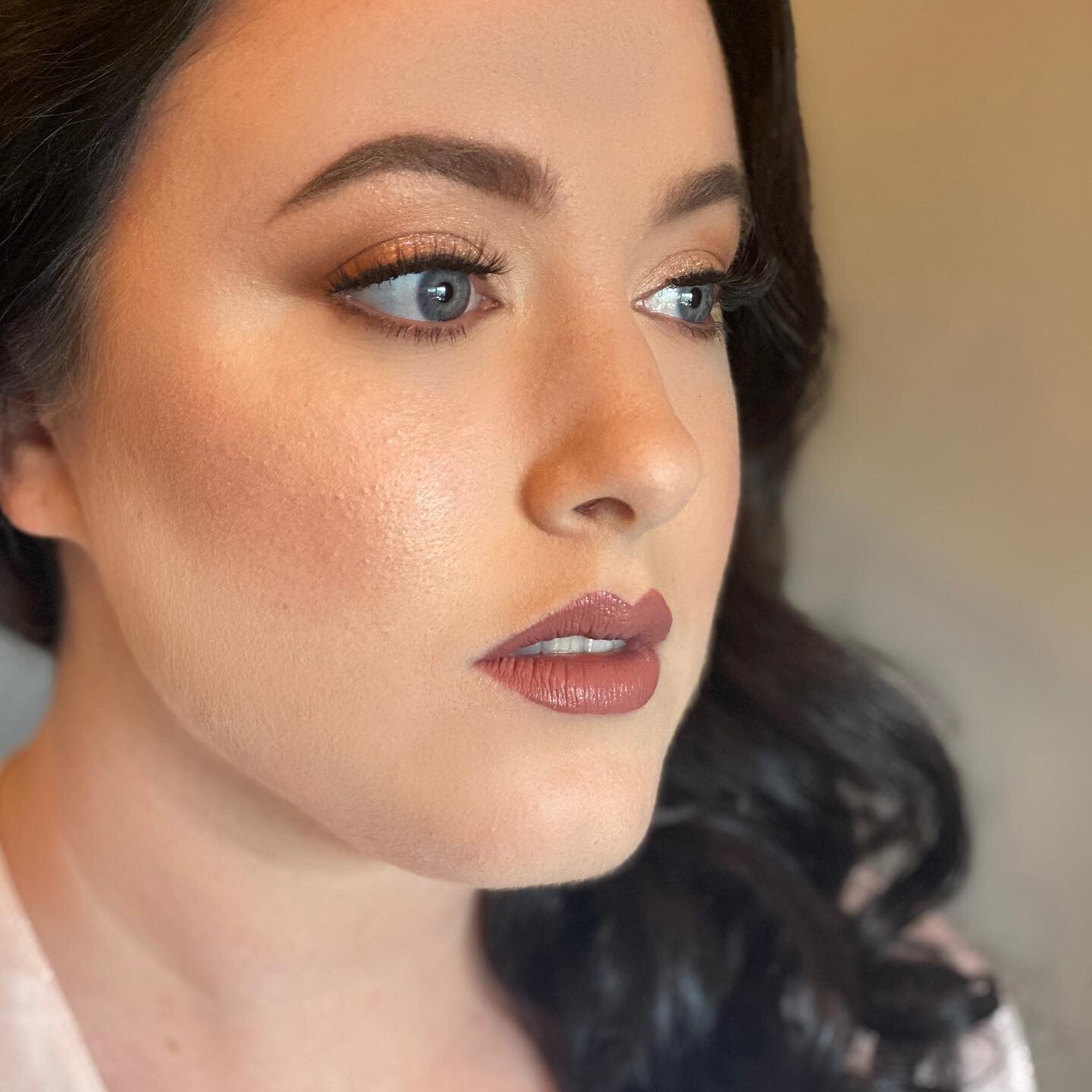 It&rsquo;s that classic &ldquo;old Hollywood&rdquo; vibe for me 😍
.
.
.
Makeup by me @hsartistry  @hausofbeautynh 
.
.
.

#oldhollywood #makeupandhair #vintage #classichollywood #hollywood #oldhollywoodglamour #actress #goldenageofhollywood #vintage