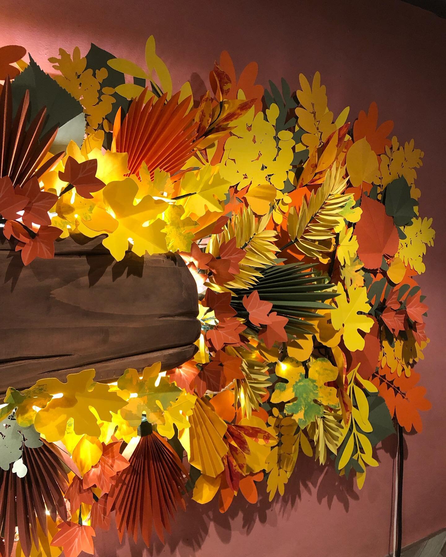 Lots (and lots) of autumn leaves from our installation for @everleafdrinks 

We worked with @quantumbigideas and our favourite @gfsmithpapers to make this 4 meter long wall piece and hanging canopy for @hidebarlondon 

Couldn&rsquo;t have done it wit