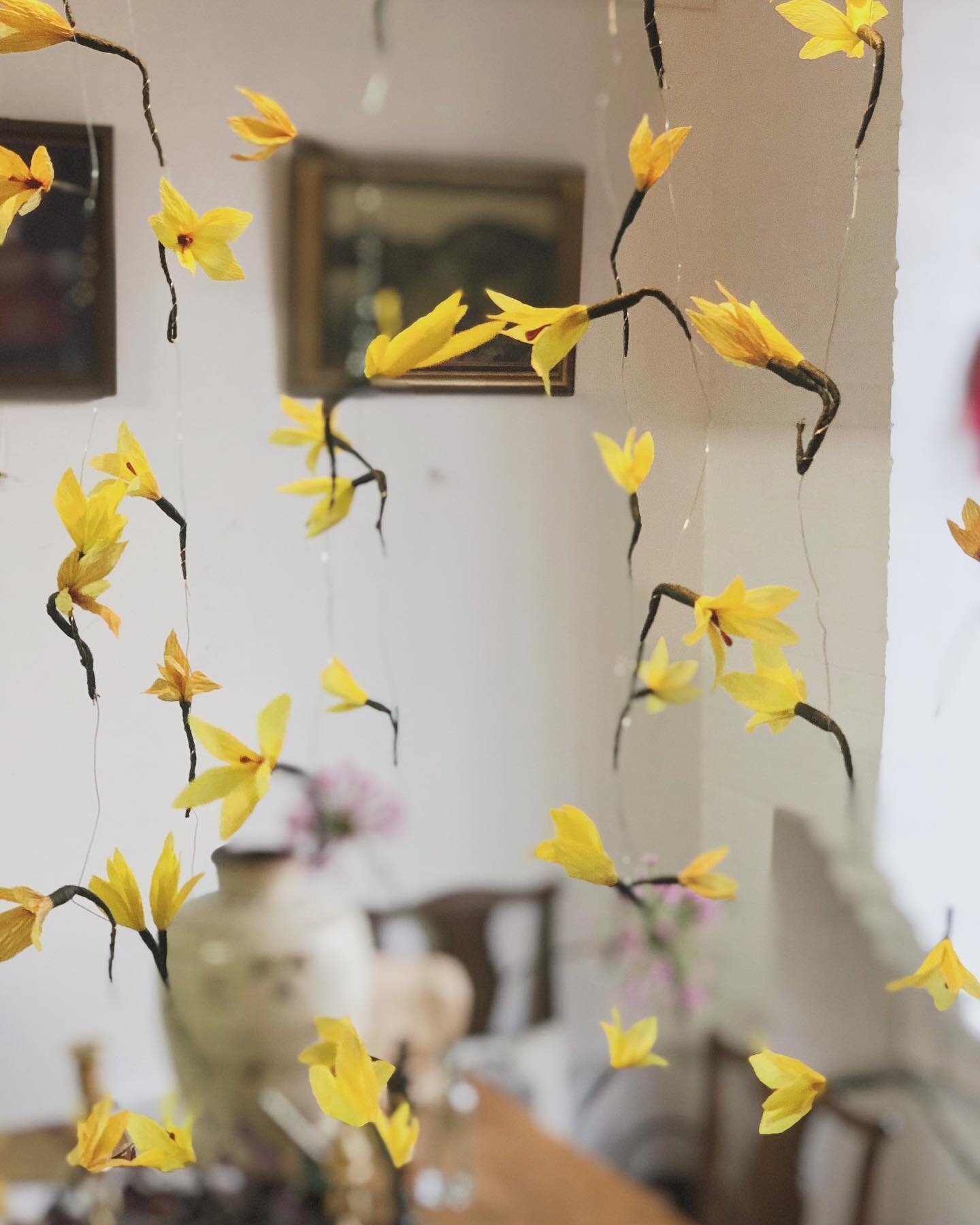 Beating the gloomy winter light in the studio with these paper forsythia garlands 💡🌼