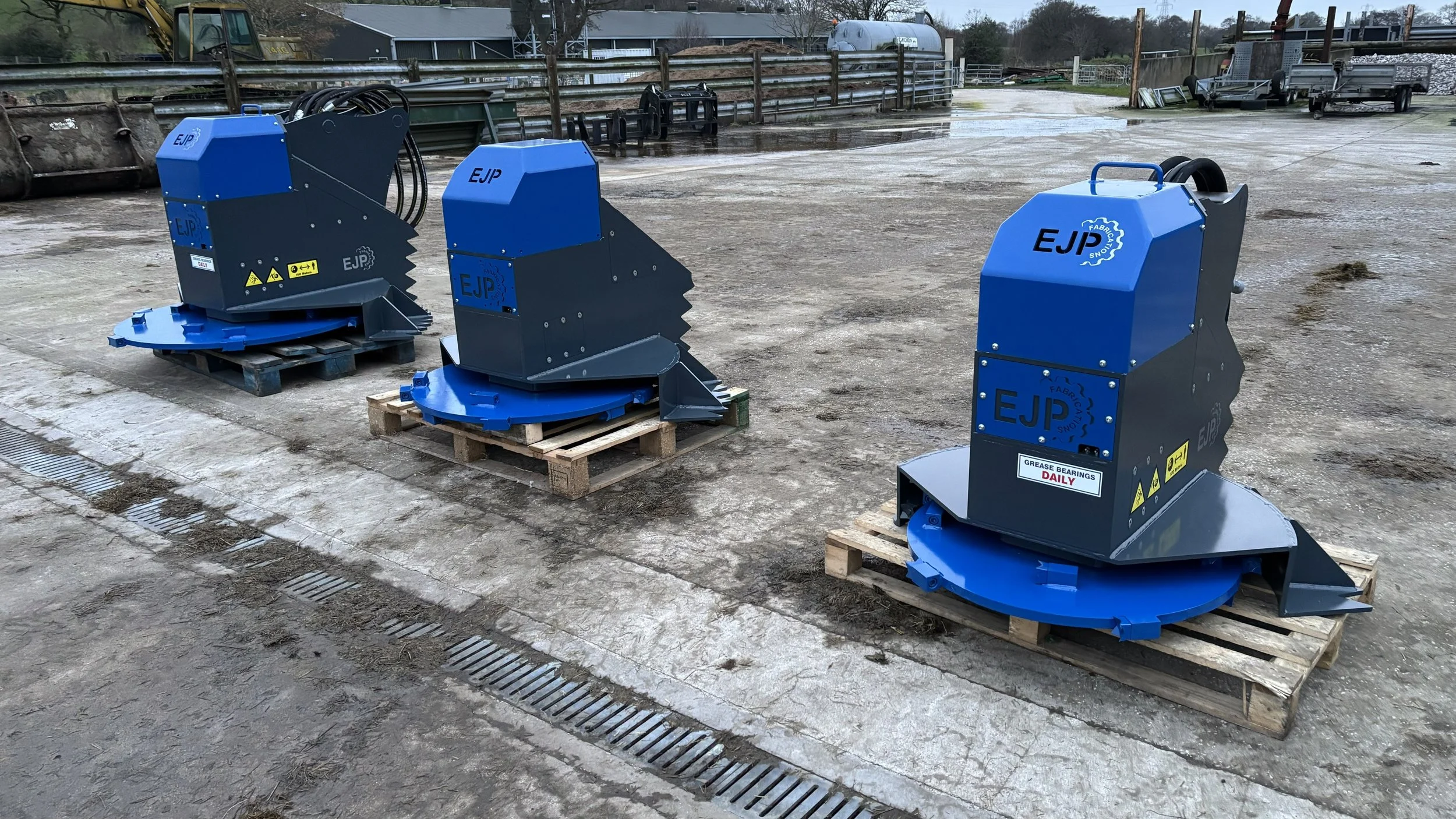 Excavator disc mulcher