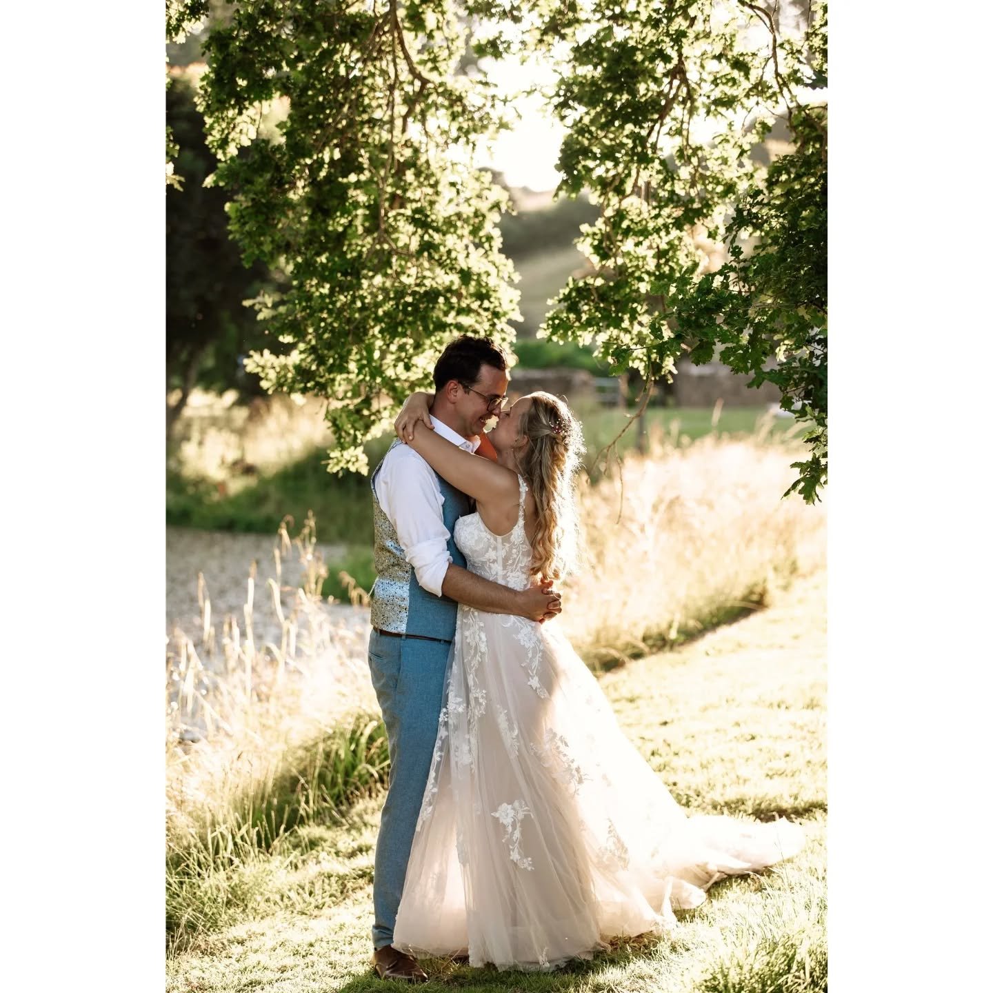 Lilly + Liam 🌼
@hopefarmdorset
.
.
.
.
.
#ukweddingphotographers #ukweddingphotography #dorsetweddingphotographer #hopefarmdorset #dorsetweddingphotography #husbandandwifephotographyteam #husbandandwifephotographers #documentaryweddingphotographer #