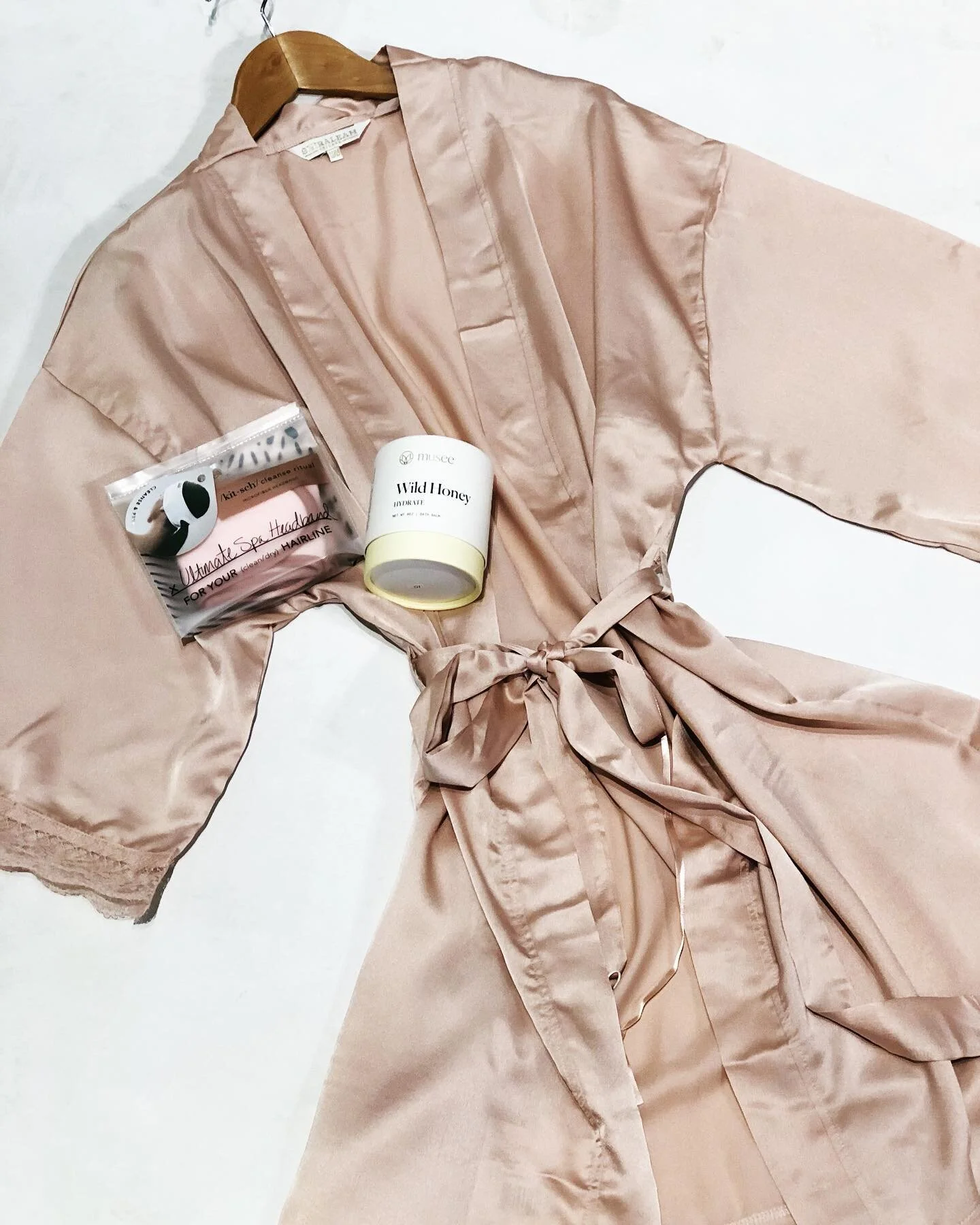 Spend this beautiful day with some self care!🌷
#sunnyday #selfcare #blush #boutiquelife #accessory #shoplocal #charlottesvilleva