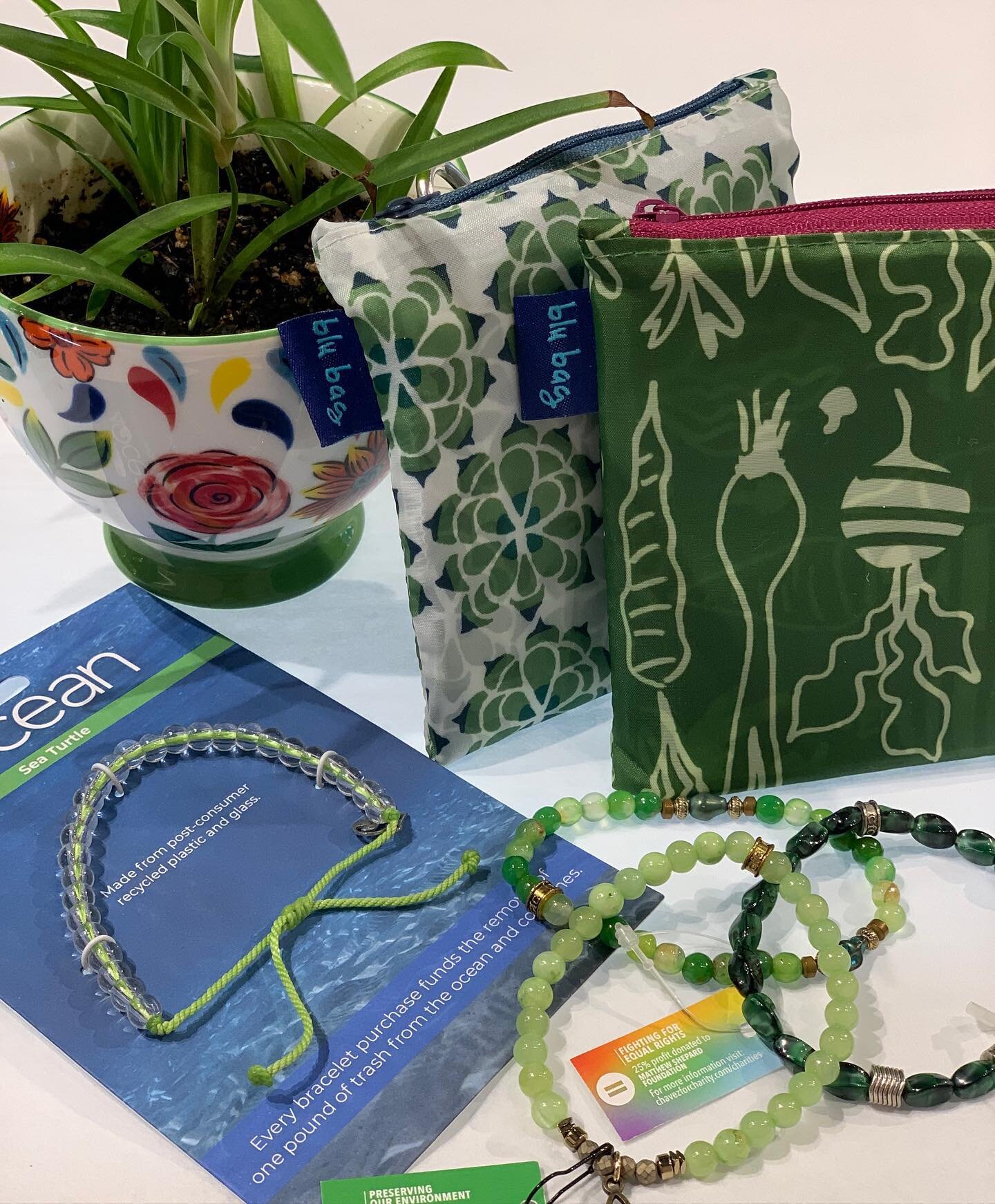 Wear green, go green and support green with a 4ocean bracelet, blu bag or Chavez bracelet!☘️💚

#green #gogreen #supportgreen #weargreen  #4ocean #blubag #boutiquelife #chavezforcharity #supportsmallbusiness #charlottesvilleva