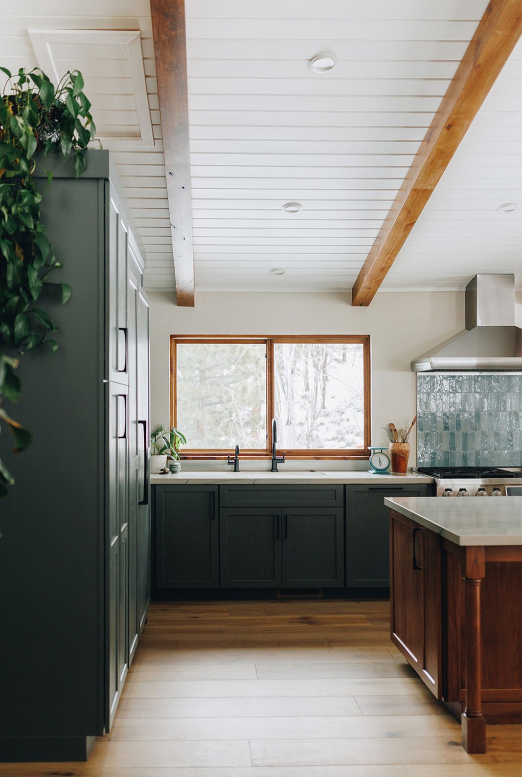 BridgetGirouxDesign_GlenshireKitchen_Feb2023_LoraWagenerCo-2760_websize-edit.jpg