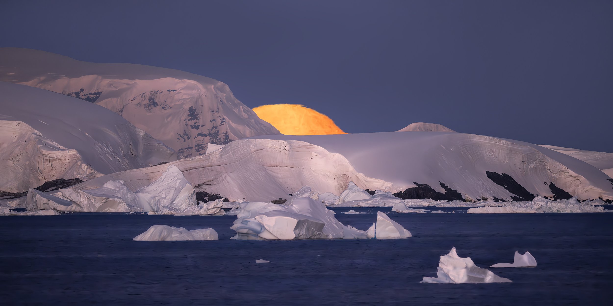 SOUTHERN MOON 2x1.jpg