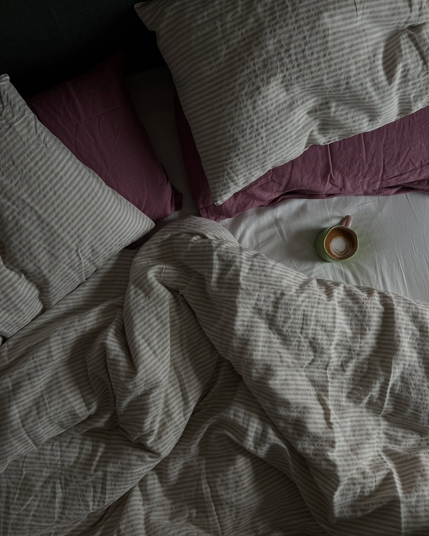 Cosy season things 🧦🍄🍂

1. Coffee and my fav bedsheets from @pigletinbed 
2. Pub fire at The Bull in the Cotswolds @thebullcharlbury 
3. Daily autumn walk attire and boat in Little Venice 
4. Rainy days 🌧️ 
5. Autumn colours and deli 🍂🍎
6. Matc