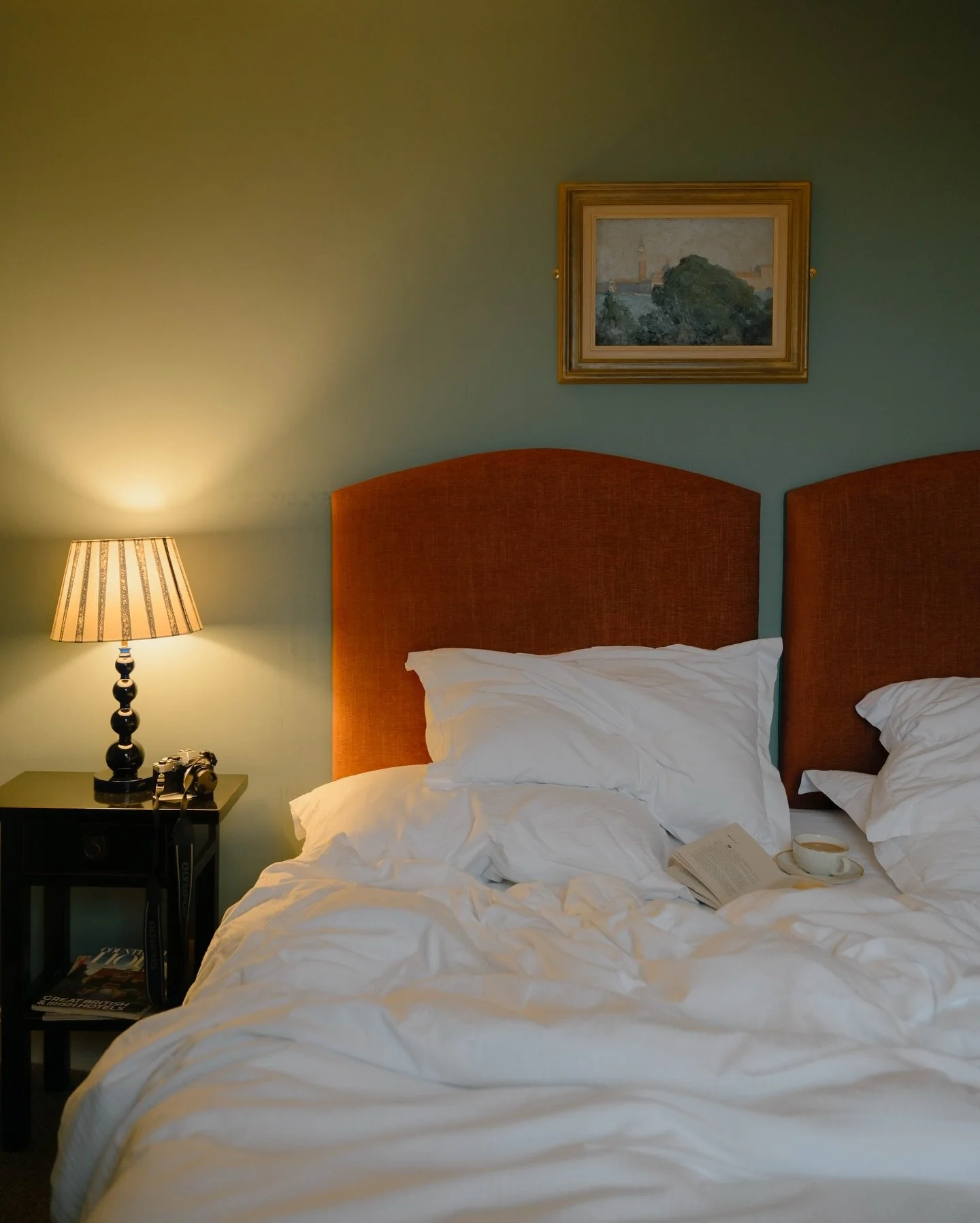 A few moments from a wintery weekend in the Lakes with Sawday&rsquo;s at the start of the month. Find lots of Lake District inspiration on my blog (linked in my bio) 🤎🥧🍂🐑

I stayed at a cosy pub hotel in Penrith called George and Dragon in one of