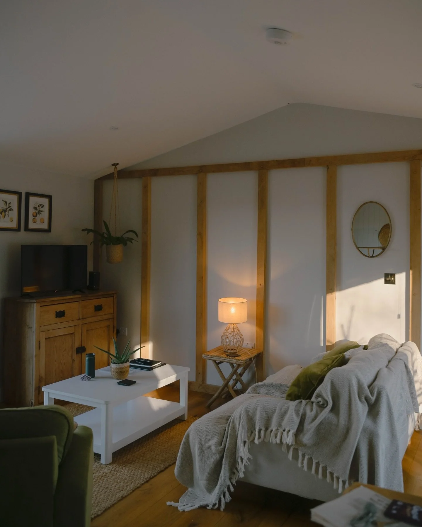 A cosy winter stay for two people in a lodge near London 🍄🪵🪾☕️🌞
&nbsp;
I was invited by @holidaylodges.co.uk to stay in this lovely little lodge near London, Treetops at Bewl Water and I genuinely couldn&rsquo;t recommend it enough!! It&rsquo;s b