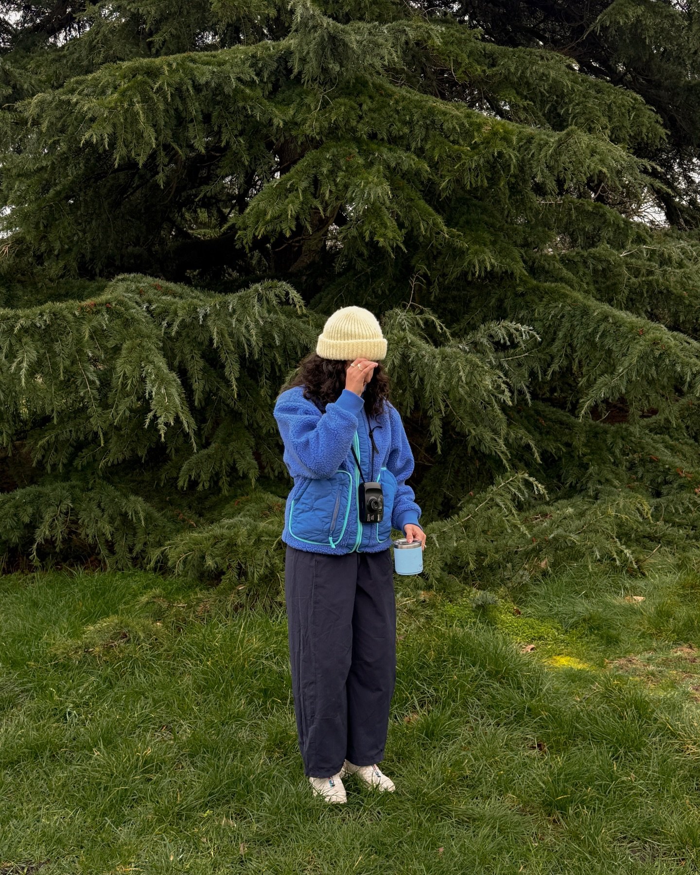 First signs of spring 💙🦋

1. Colour coordinated outdoorsy outfit ft. new fleece from @gandys (gifted) 
2+3. A beautiful evening in the Peak District 
4. An evening walk in London 
5. Outdoorsy outfit in motion 
6+7. Spring flowers in the park 
8+9.