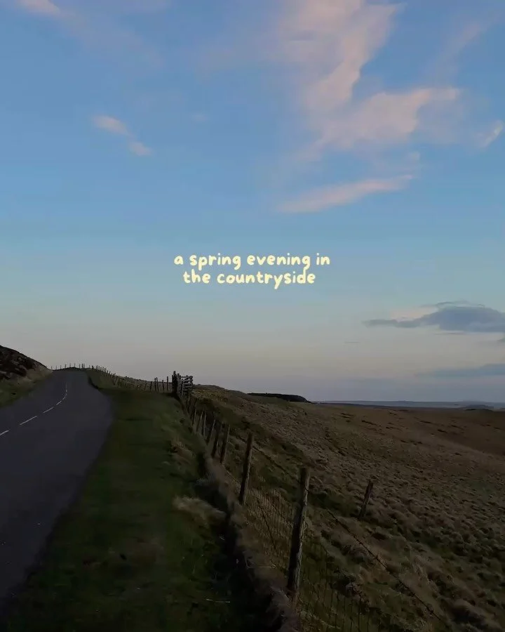 Moving moments from an early spring evening in the Peak District 🩵🌿🍄🌸🌞

Taken on a sunset walk to Stanage Edge. If you&rsquo;re looking for UK travel ideas, you can find lots on my feed and in my bio!! 

&mdash;

#outdoorsygirl #peakdistrictwalk