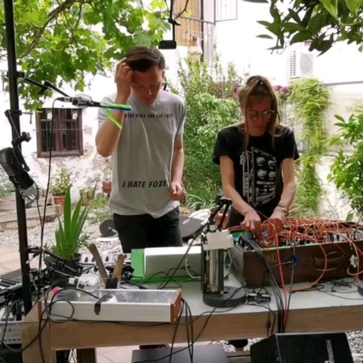 MODULAR MADNESS 

Excited to finally team up with my friend and modular wizard @alpha_decay_modular to do a crazy Modular &amp; robots Liveset for the cats and dogs in her garden 🐱🐕.
We used here extensive modular system @befacosynth et.al. as well