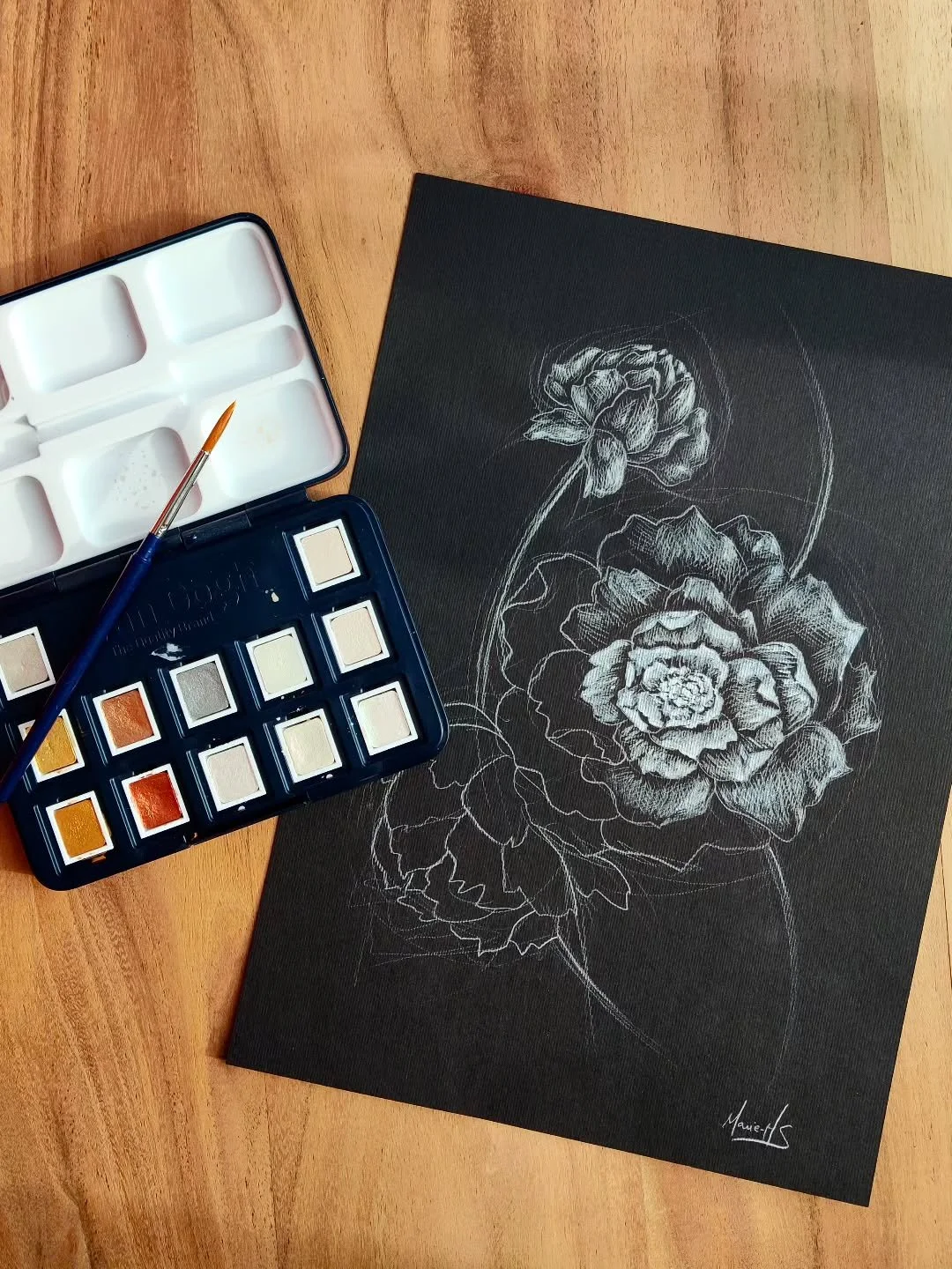 S'amuser avec une palette d'aquarelle brillante. Je ne la sort pas souvent, je trouvais que pour cette &oelig;uvre ce serait tr&egrave;s int&eacute;ressant d'y ajouter une petite touche. ✨🤗