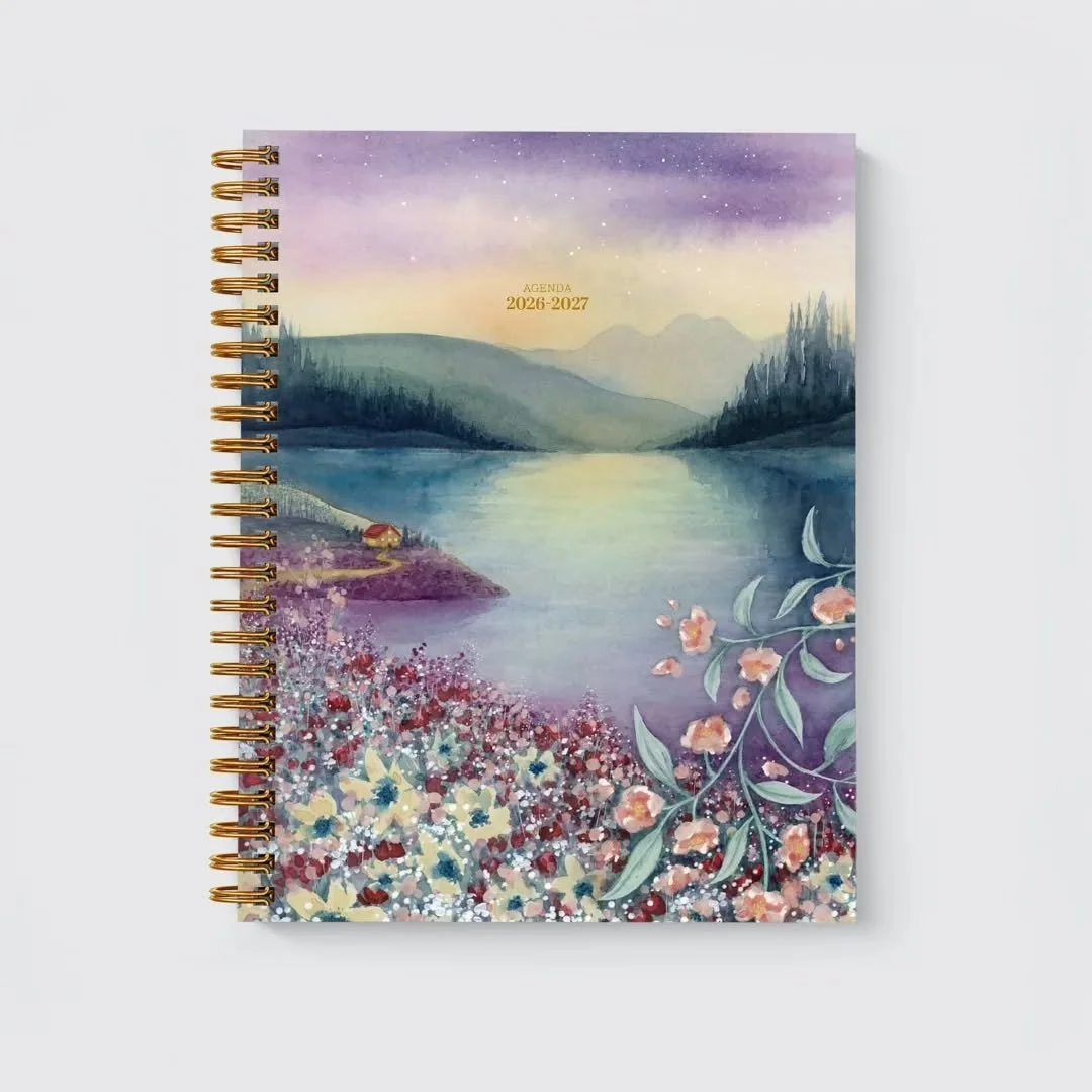 Voici la nouvelle couverture pour @studioeco.parchloedionne, un paysage qui ressemble &agrave; un r&ecirc;ve. Le soleil vient &agrave; peine de se coucher et nous pouvons d&eacute;j&agrave; y apercevoir un scintillement d'&eacute;toiles. Qui aimerait