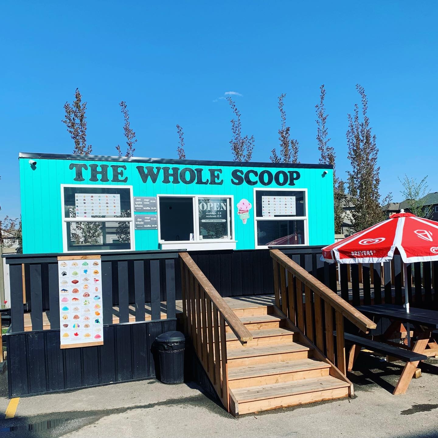 Look at that beautiful blue sky!! 

Have you joined us yet for your favorite scoop?! 

Just a reminder that our Spruce Grove location is in the same complex, just at the east end 😁

See you soon!!

#icecreamlover #yegicecream #bluesky