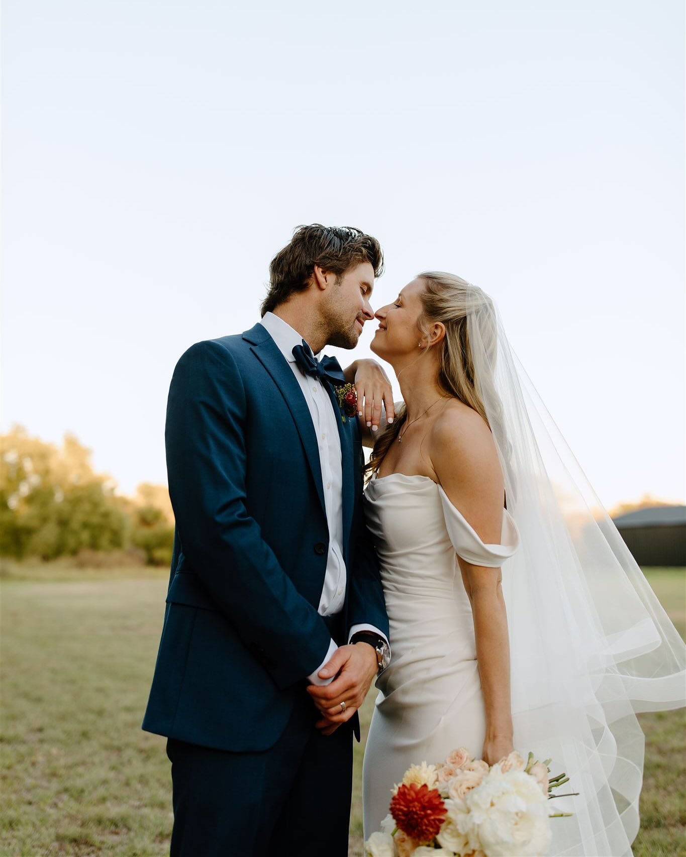 Katie + Breton everyone 👏🏻👏🏻 

Well hey there friends 👋🏼 its been a bit since I&rsquo;ve posted on here! I have so so many weddings and sessions to share and I can&rsquo;t wait to show you all of the goodness that was created this past year. Fo