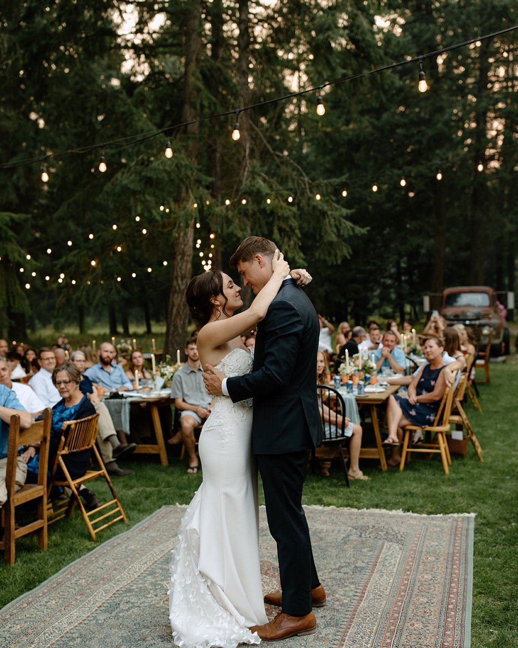 Natalie &amp; Gunnar&rsquo;s wedding was full of intention, beauty, and heart, and I finally put it all into words on the blog. From the emotional vows to the quiet in-between moments, this one has stayed with me.
📸 Tap the link in bio to relive the