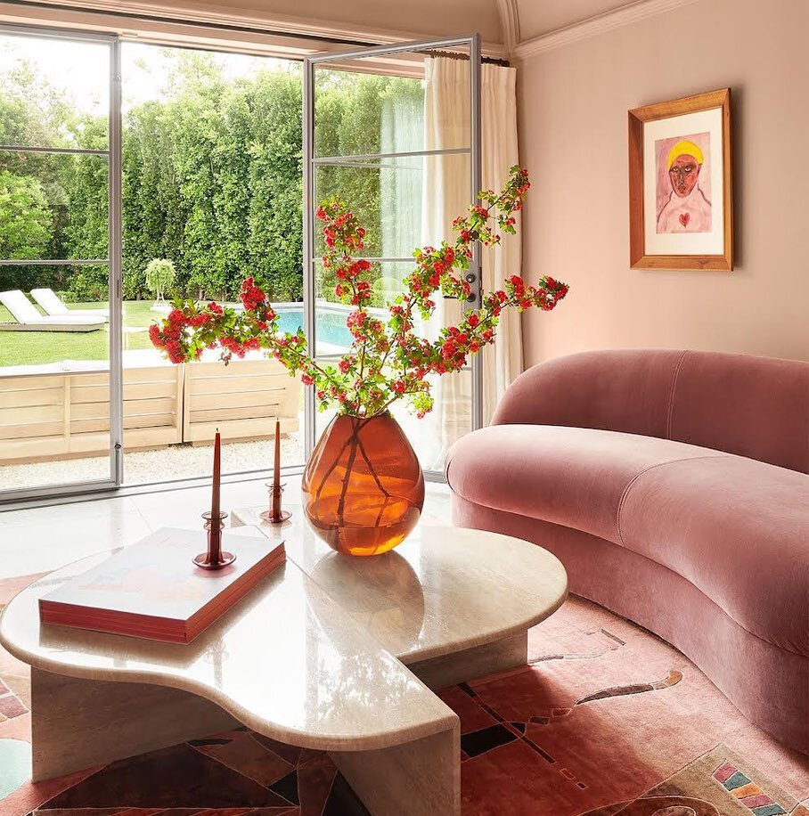 The glamour of it all. We&rsquo;re swooning over @maraakil&rsquo;s ros&eacute; room! 💕✨

cc: @elledecor