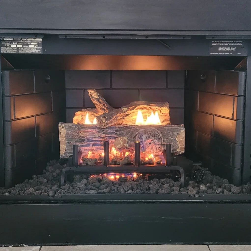 New video is up! Updated our old gas fireplace and it looks so much better!

See how you can do this simple project using the #linkinbio

#diy #fireplace #fire #gasfireplace #update #restore #projectbilld