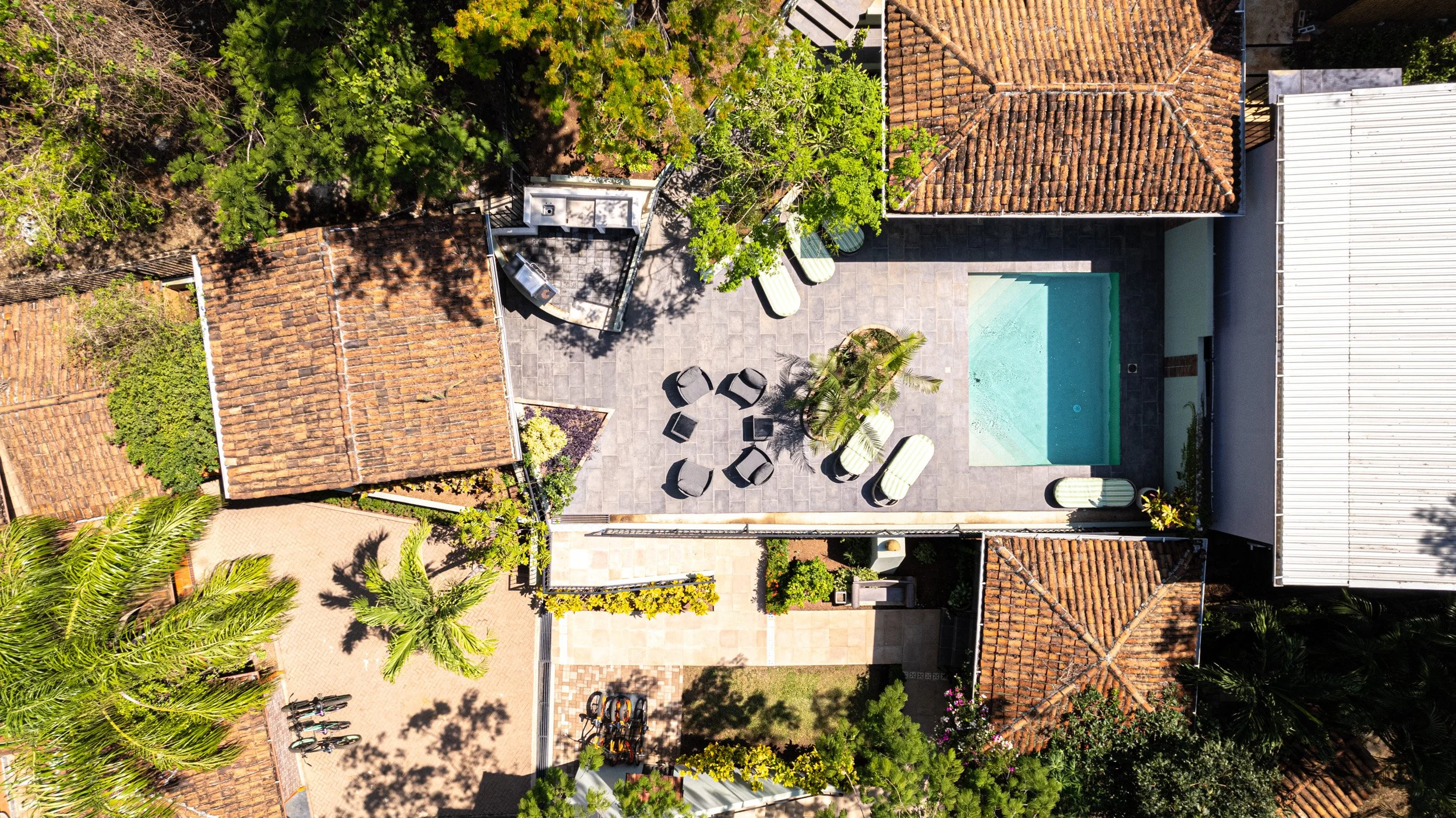 01 - 07 THE HOTEL.jpg