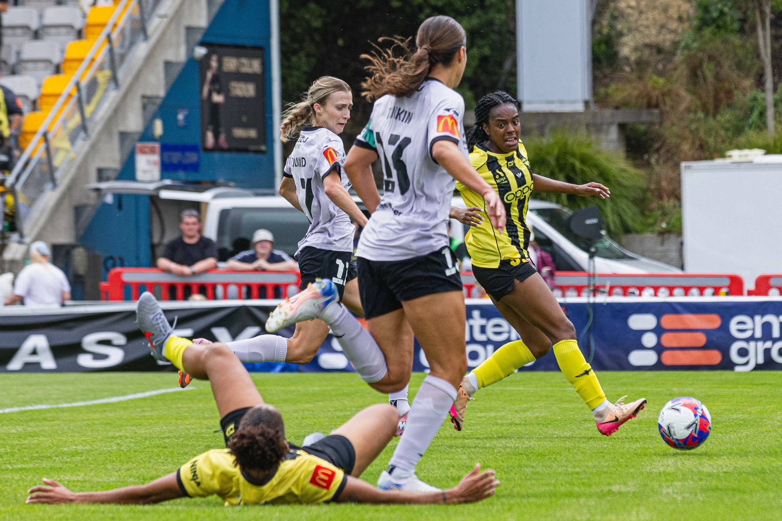 Wellington Phoenix vs. Adelaide United (Small Files)-07.jpg