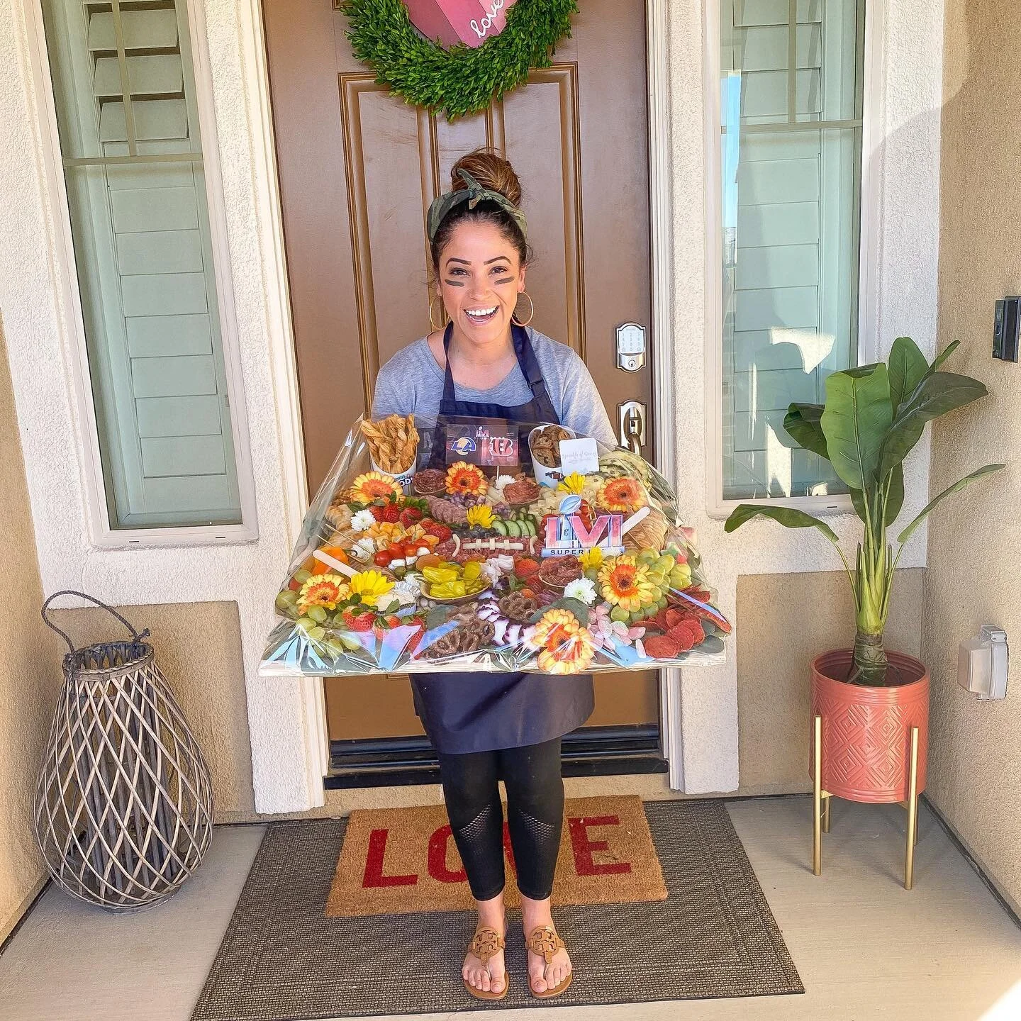 The grand finale just before Game time today!😅 Thank you for all your orders! I had a blast! If you are driving, please get home safe. 🙏🏽 Time to prepare for tomorrow&rsquo;s LOVE day!🥰