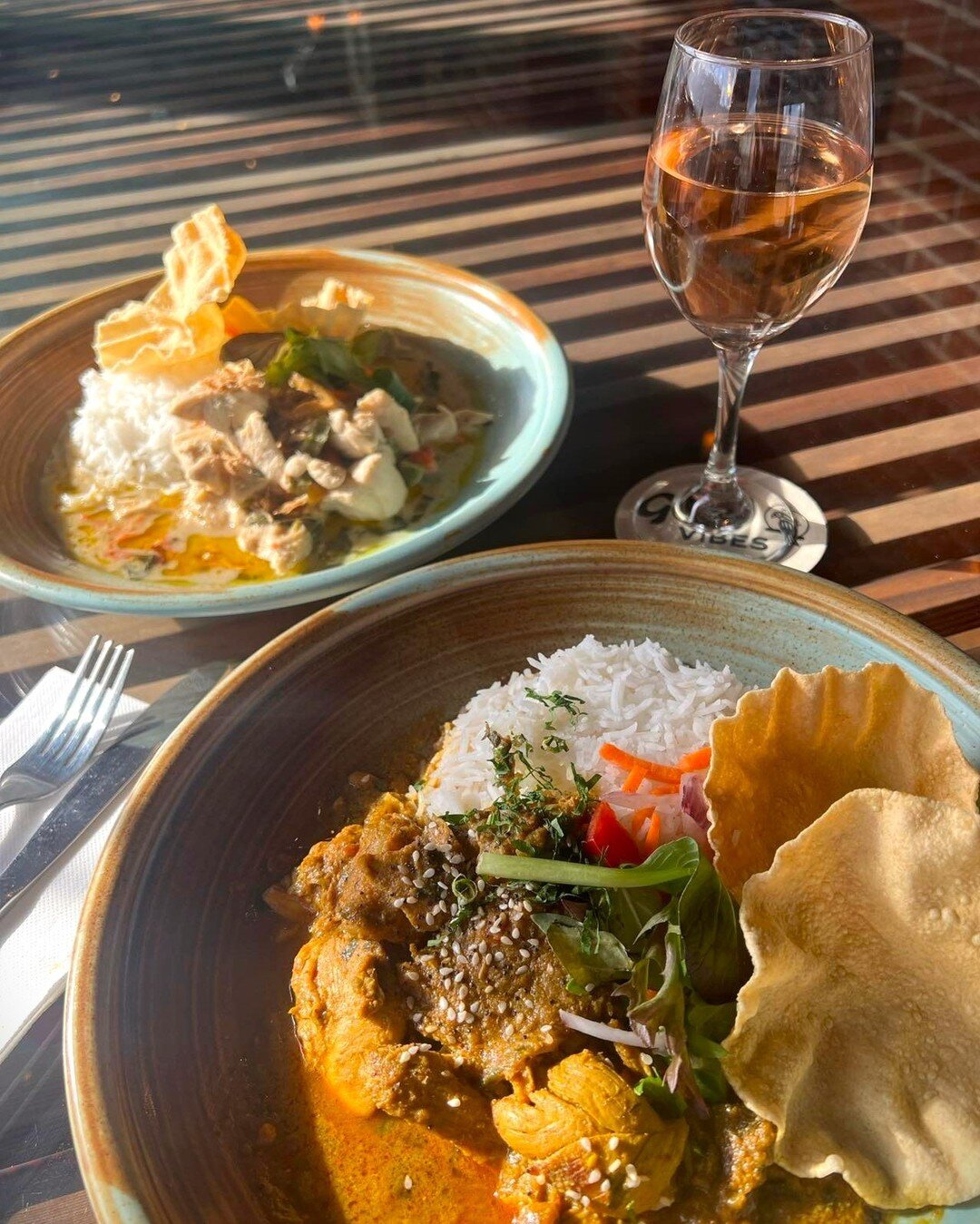 Kick back at Kellys Irish Pub with our $16 Tuesday curry special! 🍀

𝐓𝐨𝐧𝐢𝐠𝐡𝐭'𝐬 𝐟𝐥𝐚𝐯𝐨𝐮𝐫𝐬 𝐢𝐧𝐜𝐥𝐮𝐝𝐞:
- Creamy Thai green chicken curry
- Beef aloo gohst curry 
- Traditional Bangladeshi curry

Check out our full menu + book your s
