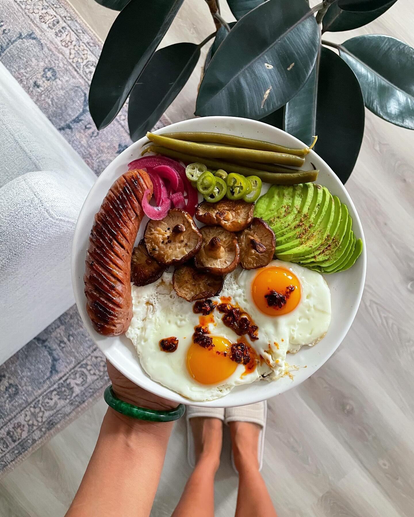 December home eats &amp; the last of 2023! 

What&rsquo;s your pick?! 

&bull; breakfast plate with shiitake mushrooms 
&bull; turkey sandwich one a brioche bun 
&bull; mediterranean bowl with turkey meatballs 
&bull; breakfast plate with sausage pat