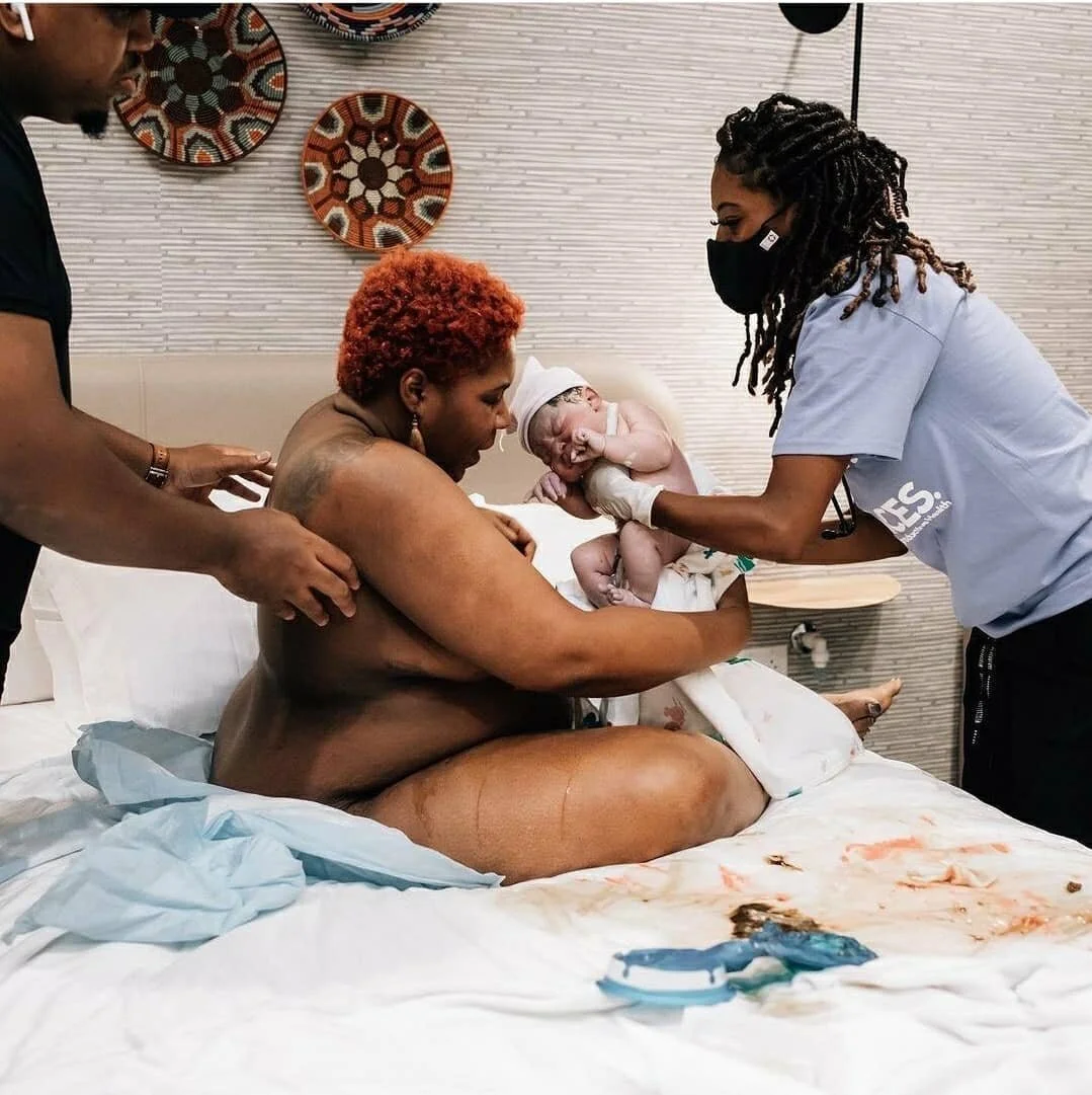 What a beautiful birth captured by @katie.mckinney.photography 
.
.
.
#birthingyou #birthcenterbirth #laboranddelivery #childbirth