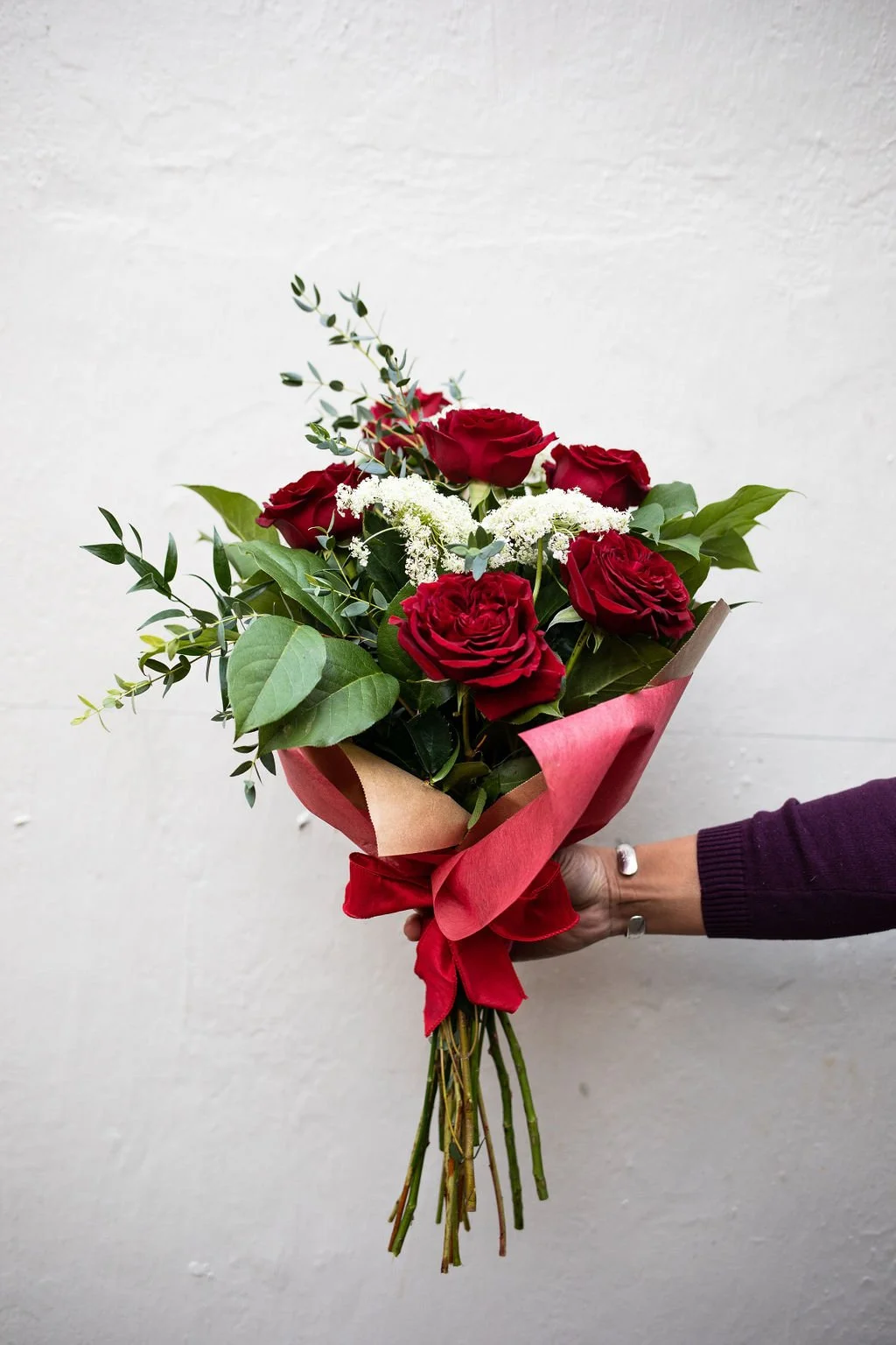 Valentine's Day Special- A handheld bouquet of 6 roses and 6 chocolates