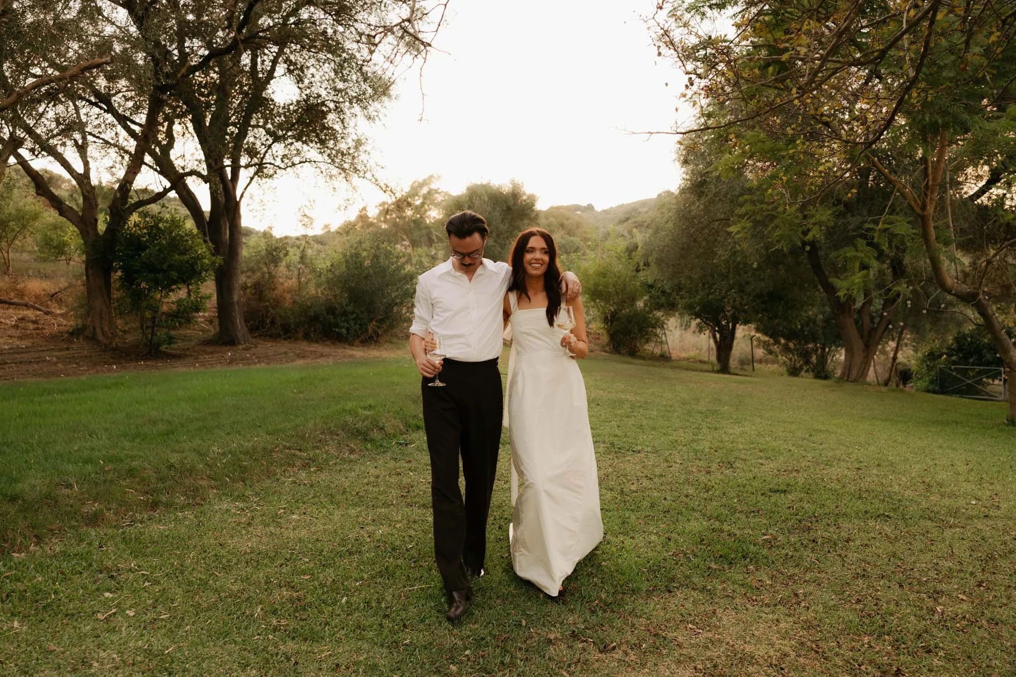 Wedding celebration in the Spanish countryside with a relaxed and elegant mood in Finca la Gloria in Spain