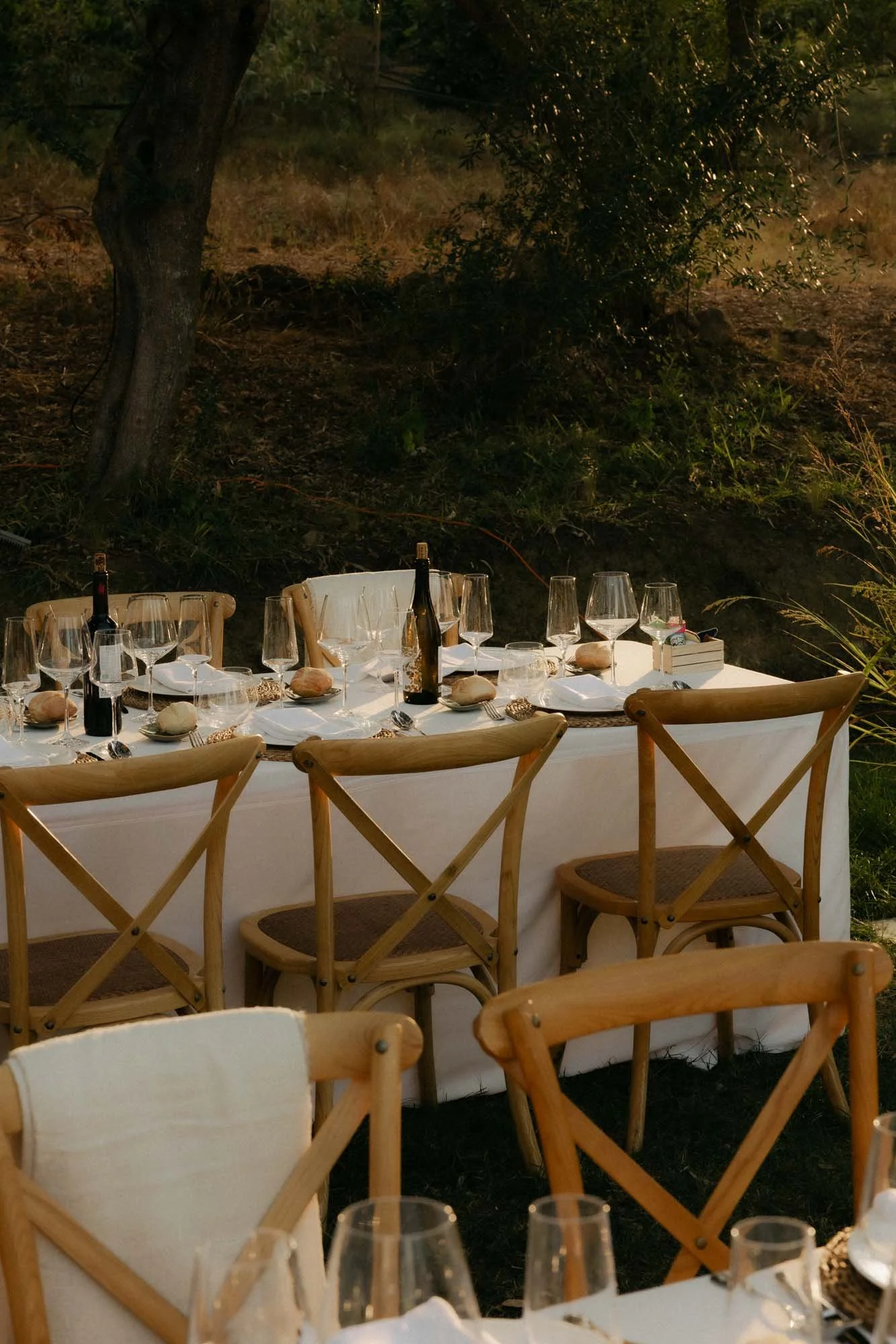 Outdoor wedding dinner in Andalusia with long tables warm light and relaxed atmosphere