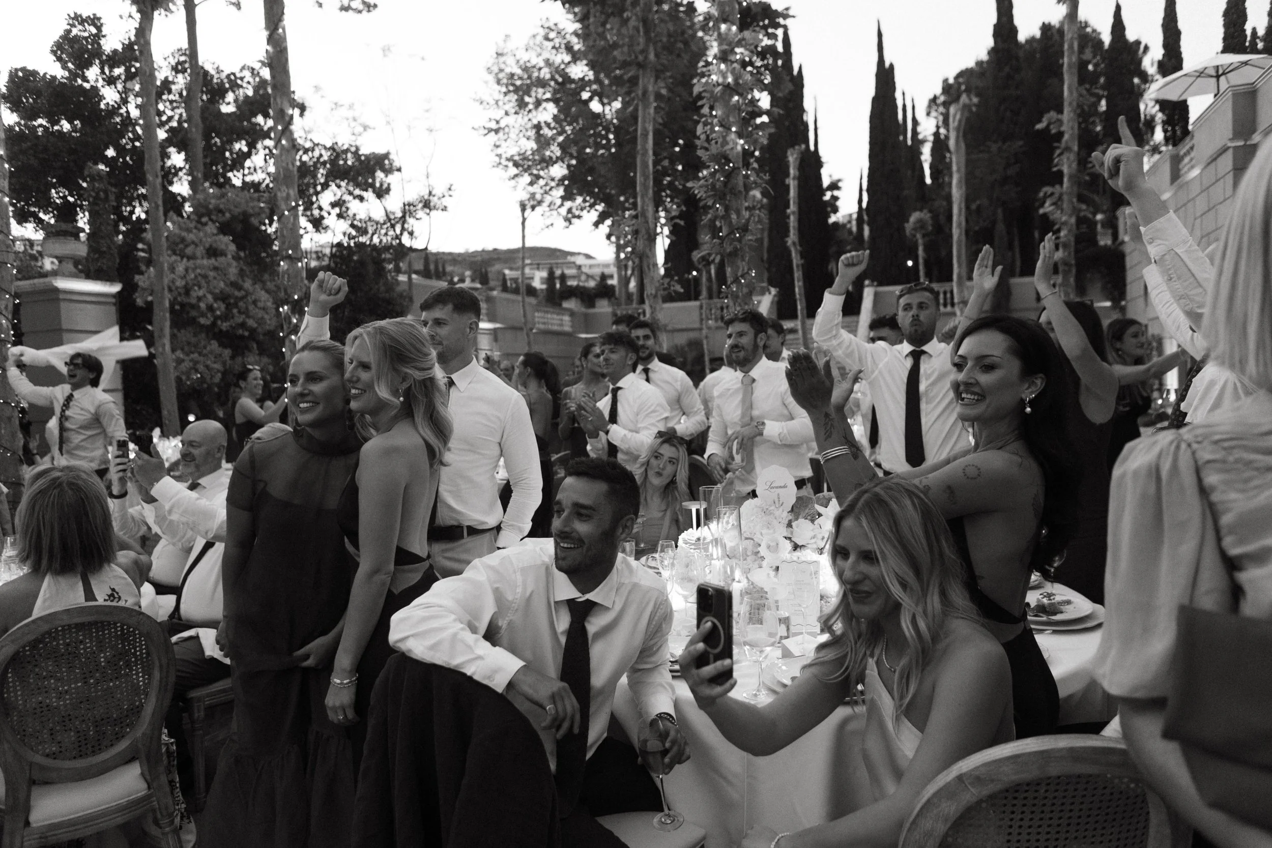 Cake cutting reactions in Villa Anantara MArbella captured by Spain wedding photographer