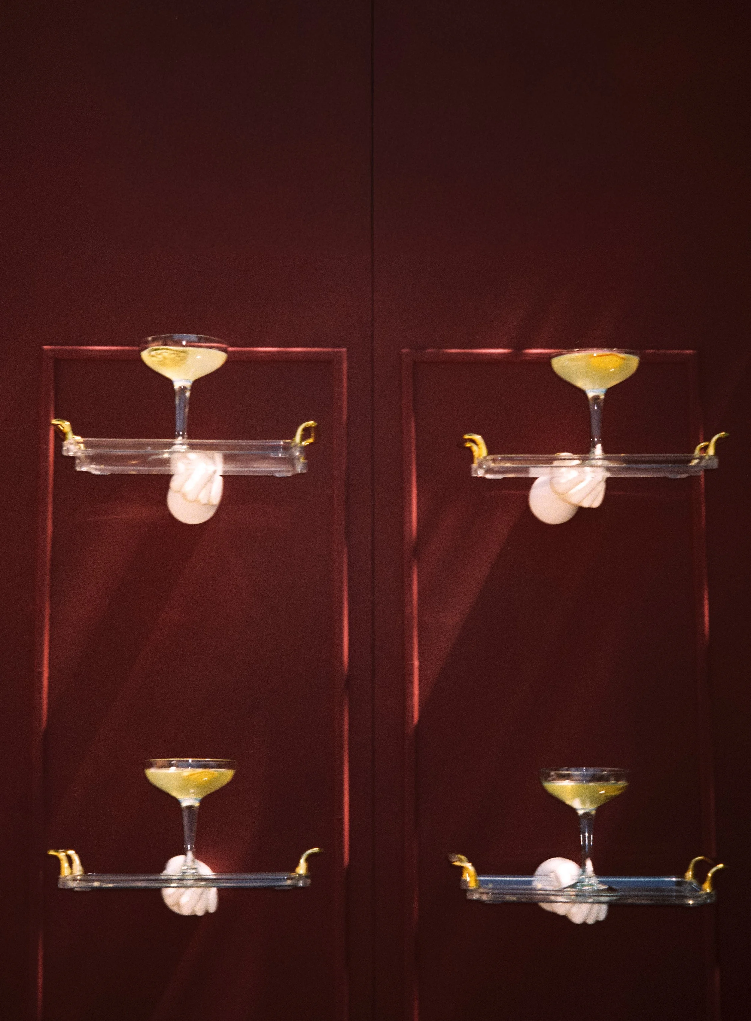 Martini cocktail hour at an editorial wedding in Spain