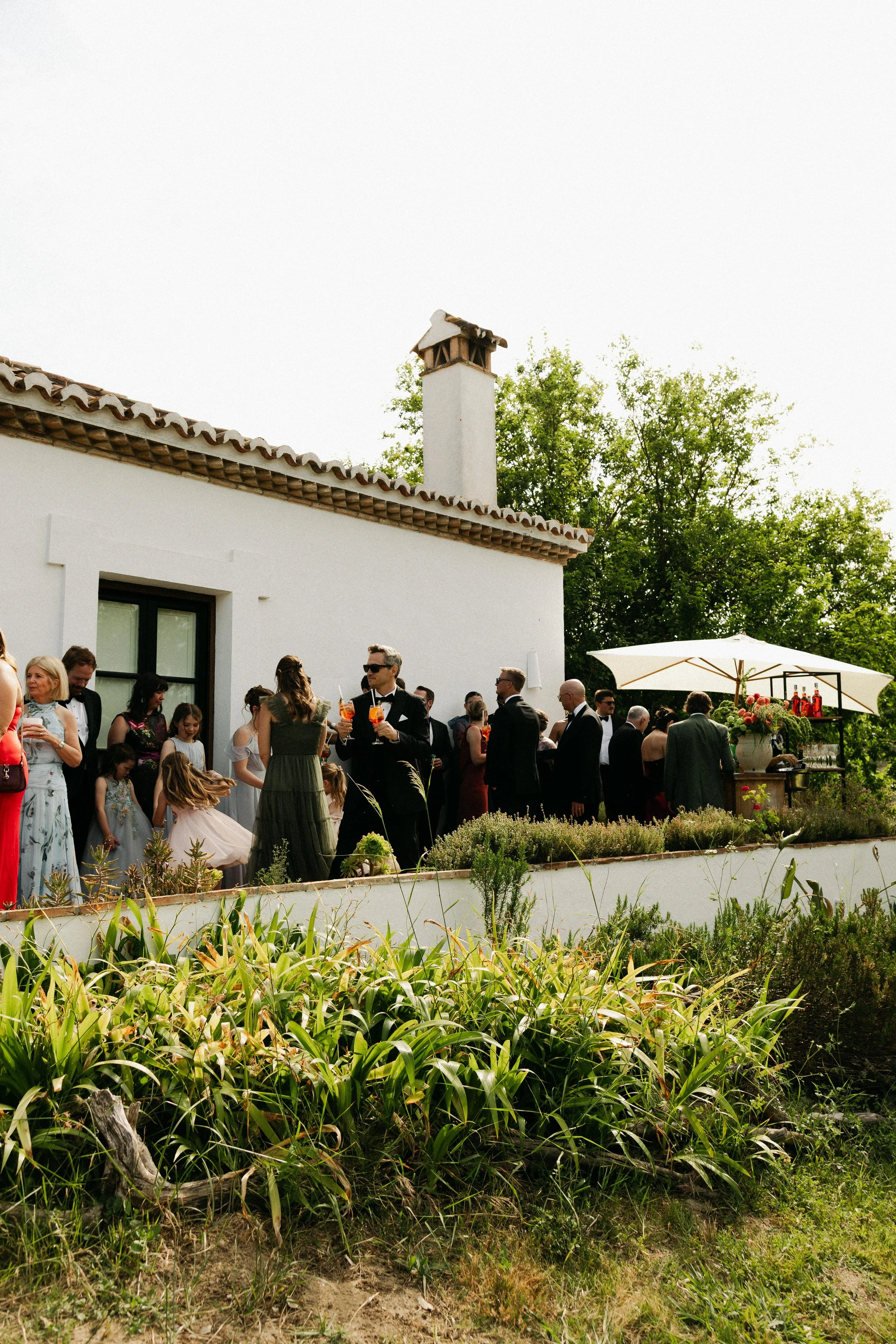 Guests enjoying welcome drinks before the wedding ceremony in Finca la Gloria