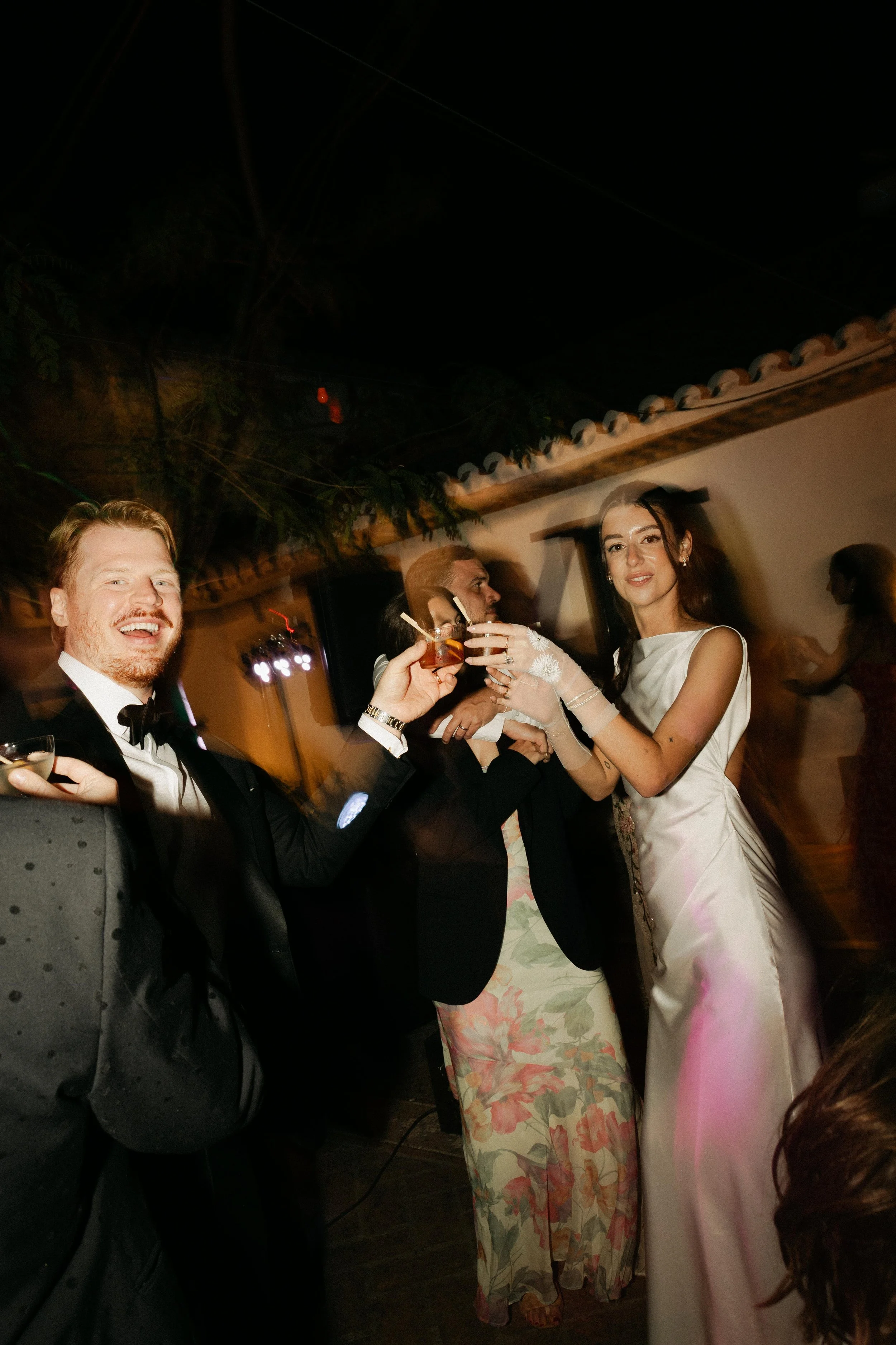 Documentary wedding photographer Málaga capturing authentic dance floor moments