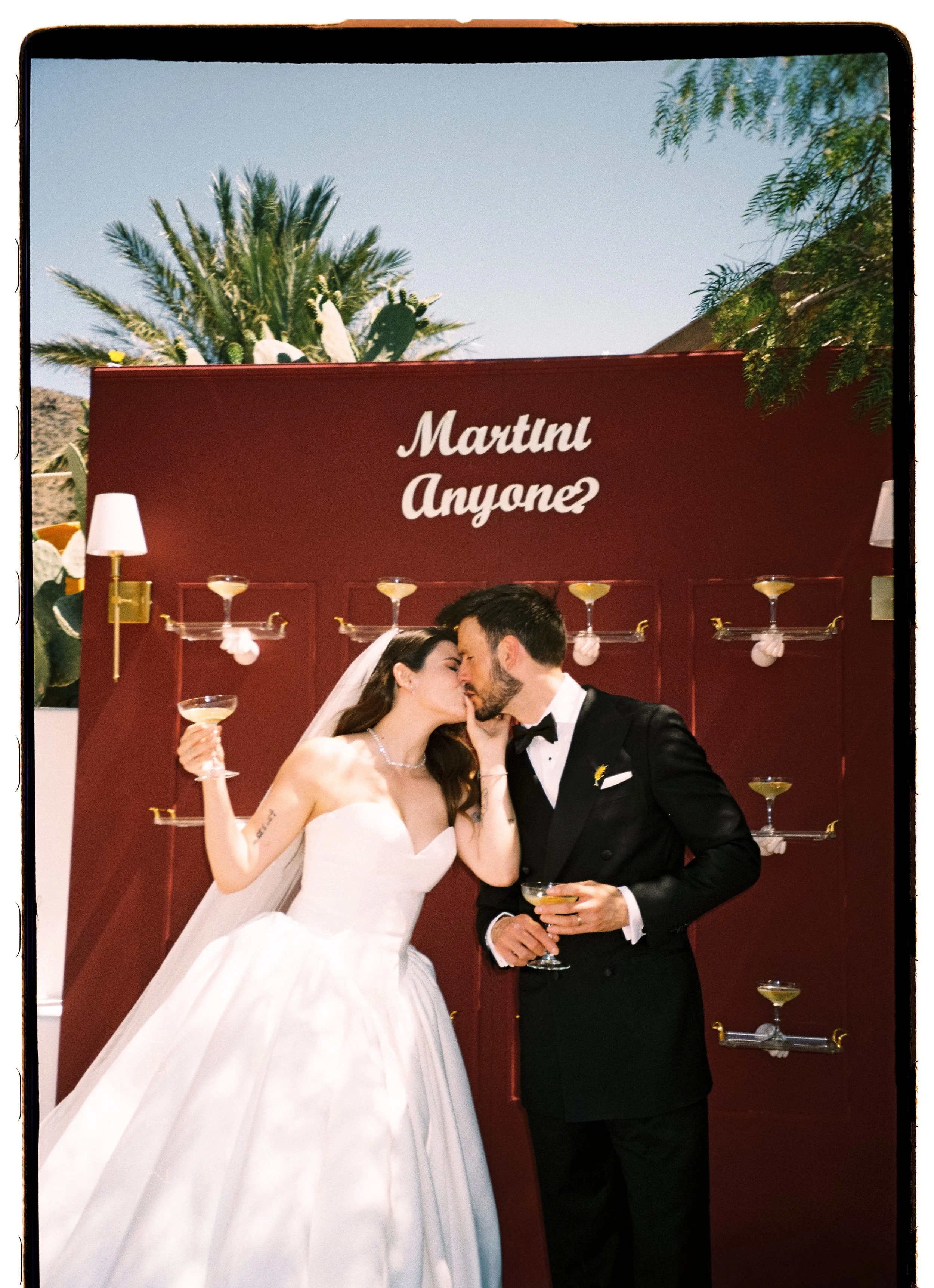 Fashion-forward wedding cocktail hour in Almería