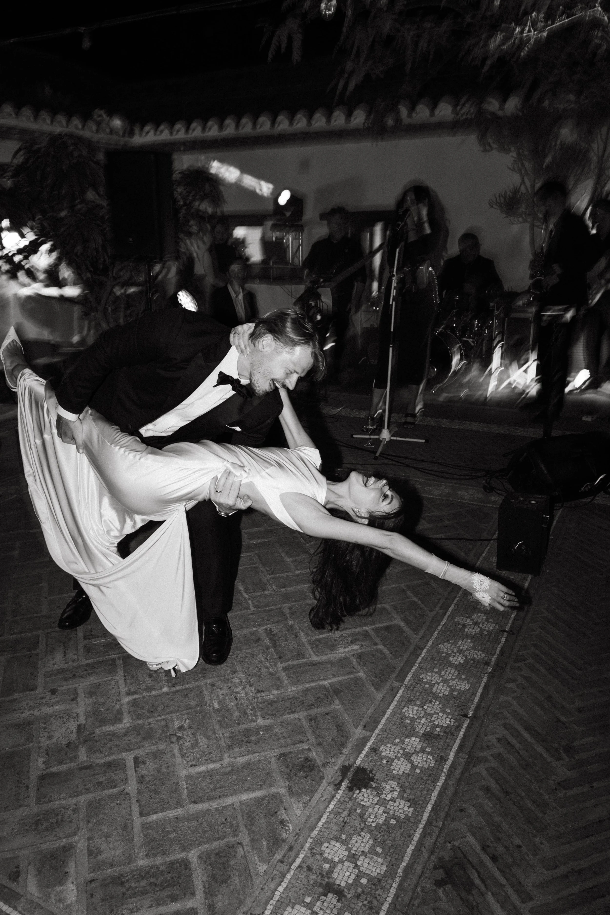 Editorial wedding photographer Spain documenting the evening atmosphere