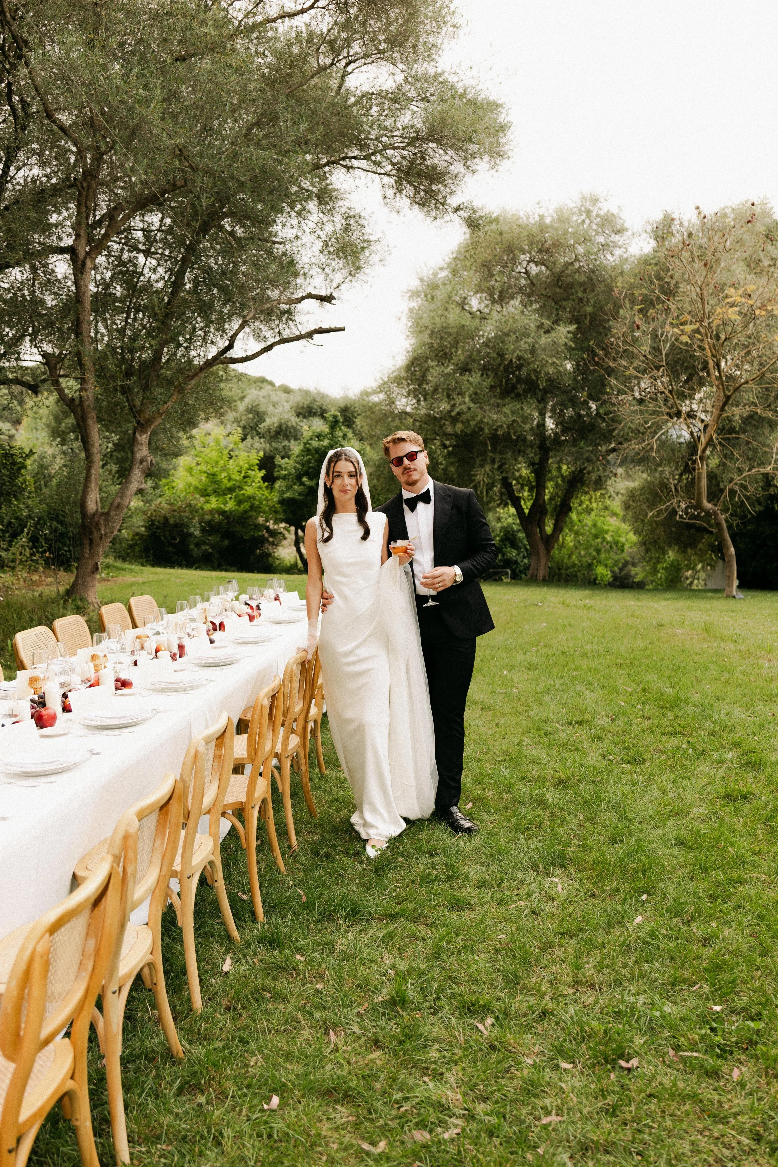 Spain wedding photographer capturing stylish portraits in the garden