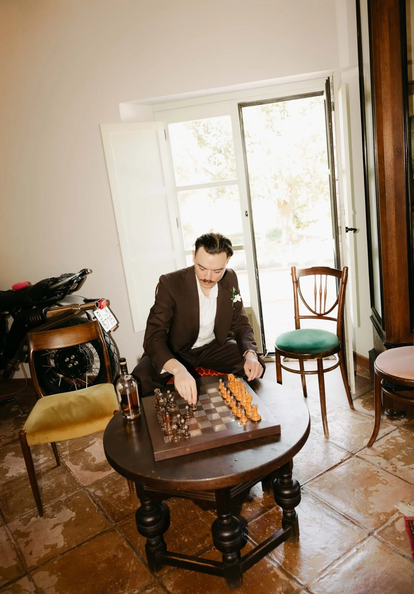 Laid back luxury wedding morning with calm atmosphere and natural light