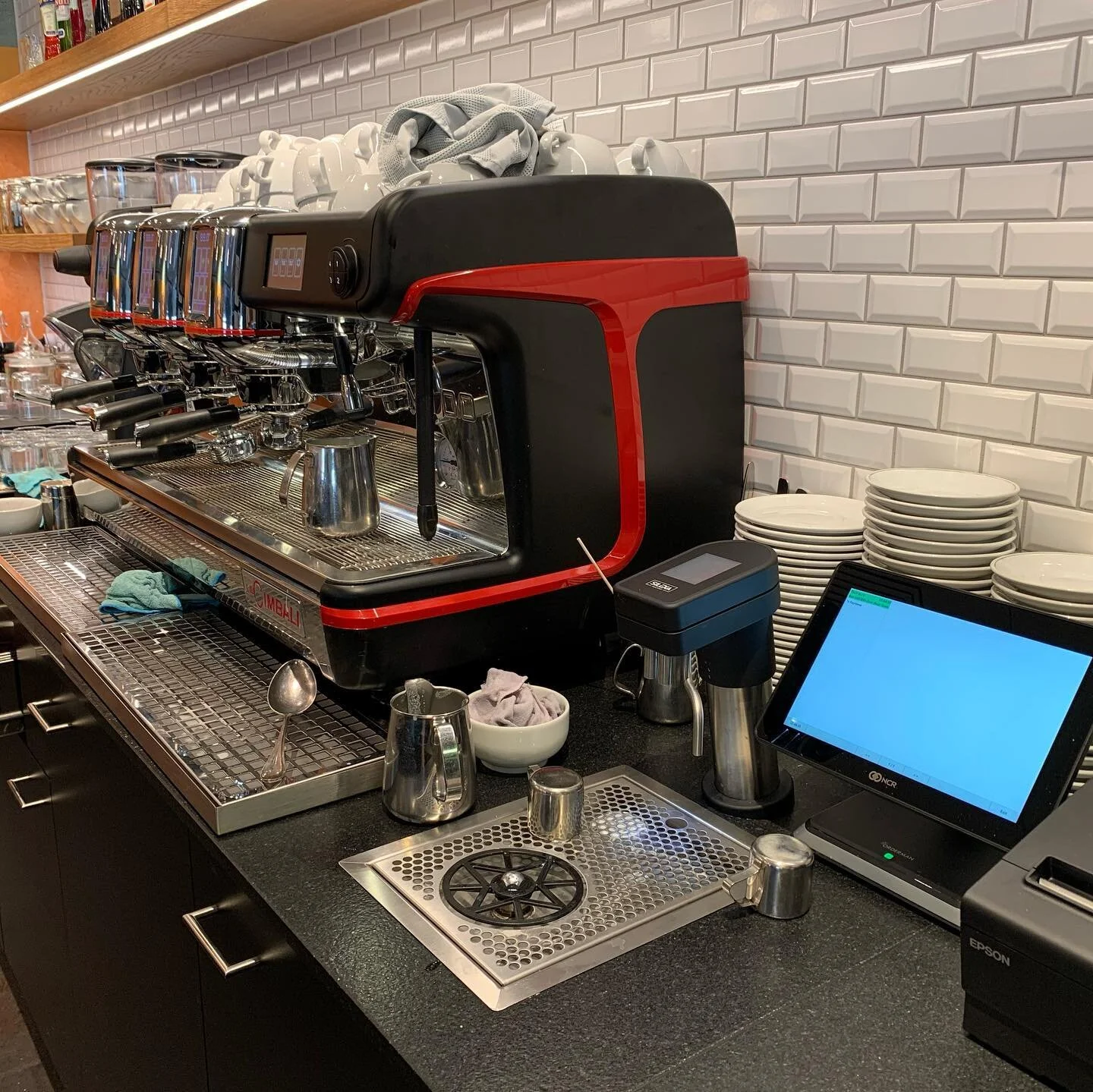 Zum Beck Stansstad: Erweiterung der bestehenden Xenia-Kasse mit neuer Aures Yuno-Kasse, Buffet-Monitor und Schnittstelle zu Protel Hotelsoftware #flm_kassen #xenia #buffetmonitor #schankmonitor #zumbeck #gastrokassen