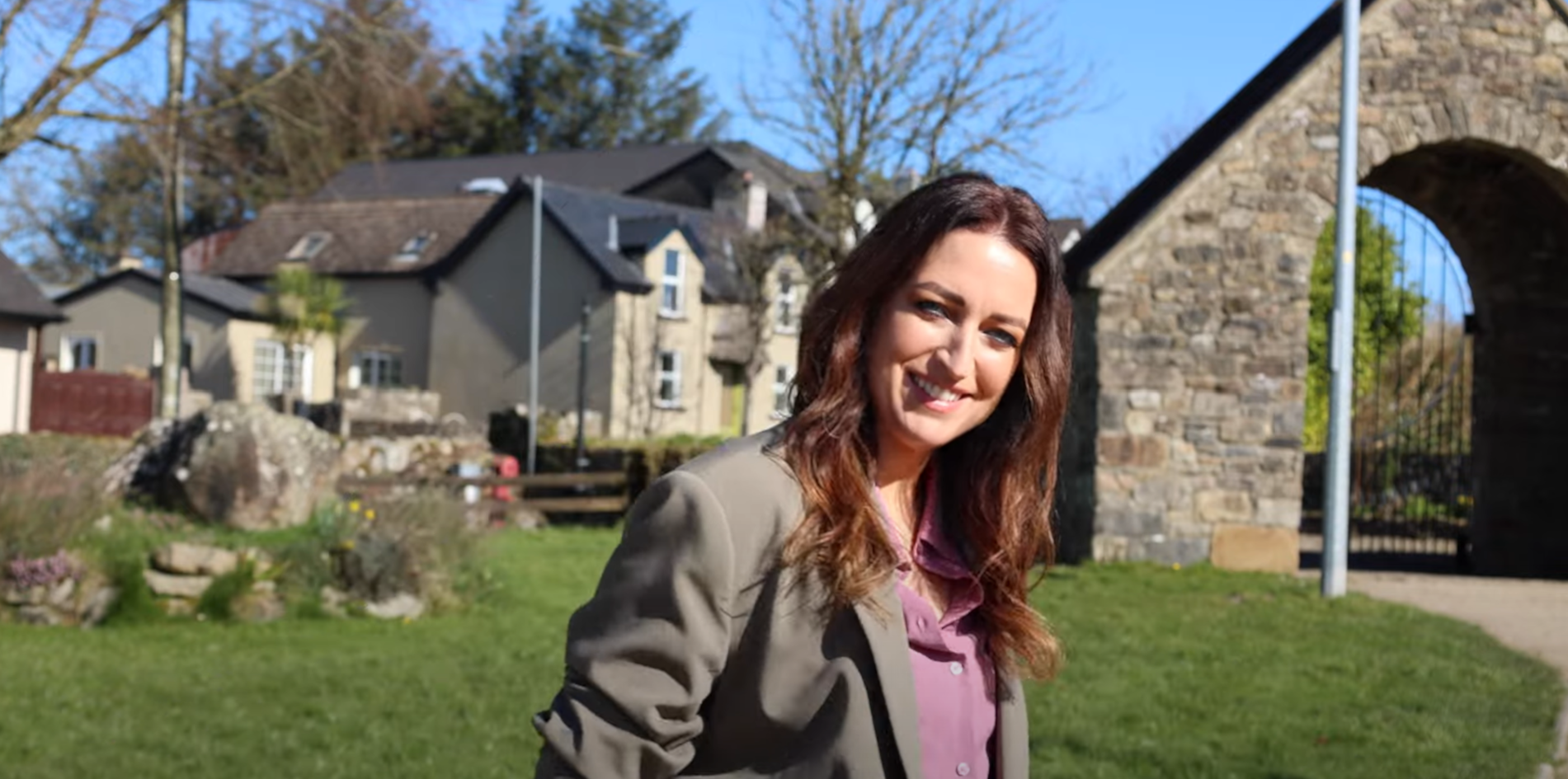 Listen to Mel White on Scariff Bay Community Radio