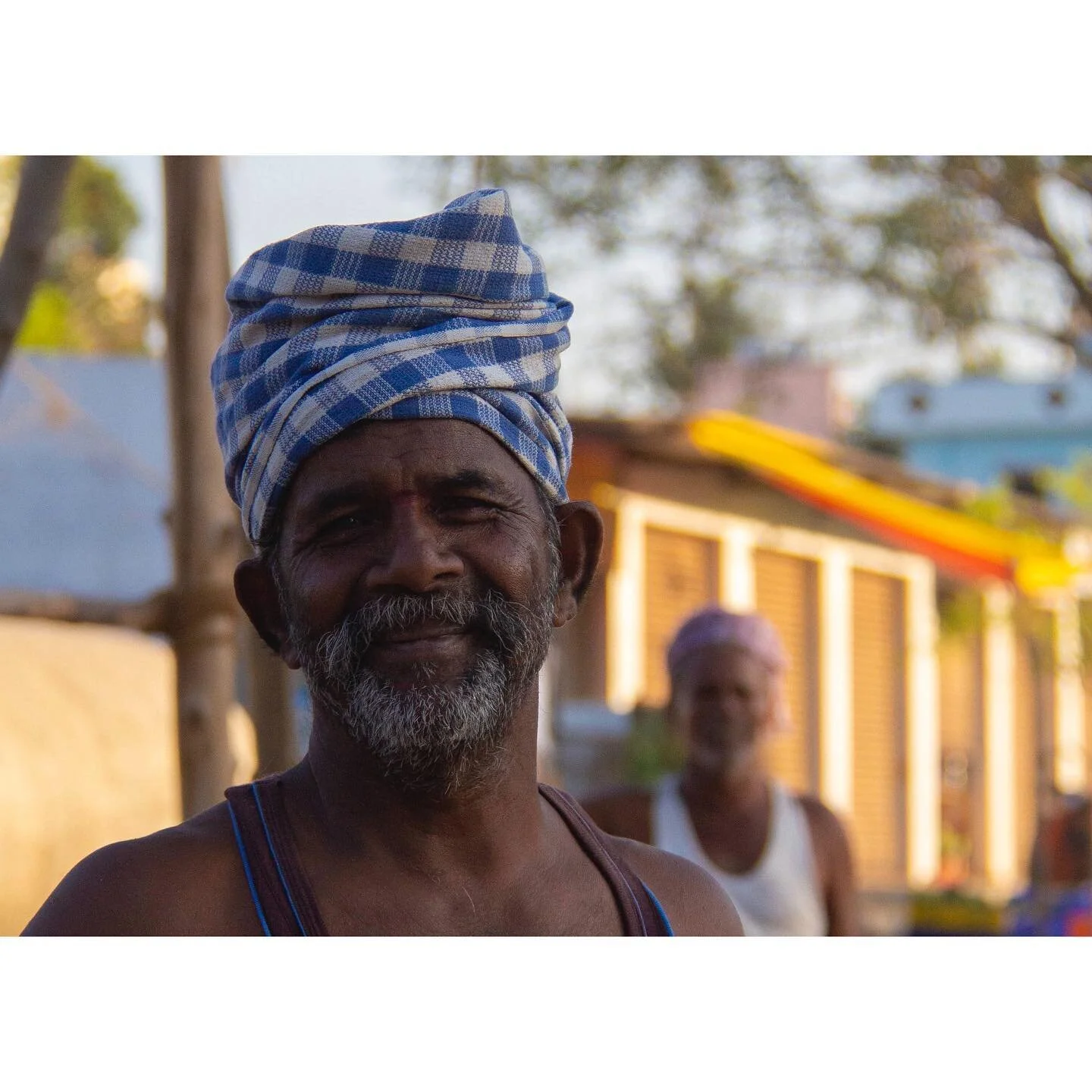 Warmth
Have you ever felt warmth from a total stranger. Maybe through a smile, a conversation or an incident. I have. 

#Photography #aesthetic #camera #capture #canon #photooftheday #photographer #streetphotography #streetphotographyindia #streetpho