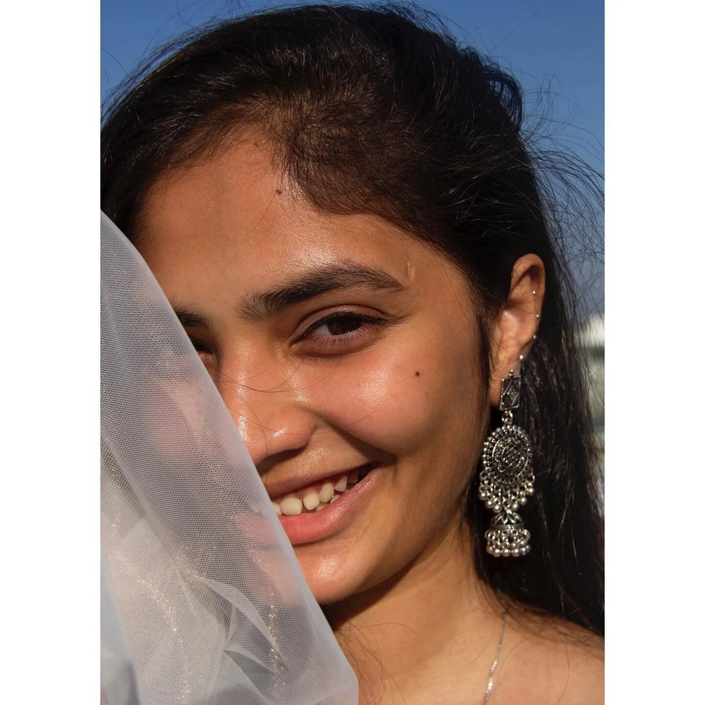 Proximity 
How close have you been to someone recently. How have you felt afterwards. Did you feel good? Did it make you smile? It made me smile too

#Photography #aesthetic #camera #capture #canon #photooftheday #photographer #portrait #portraitphot