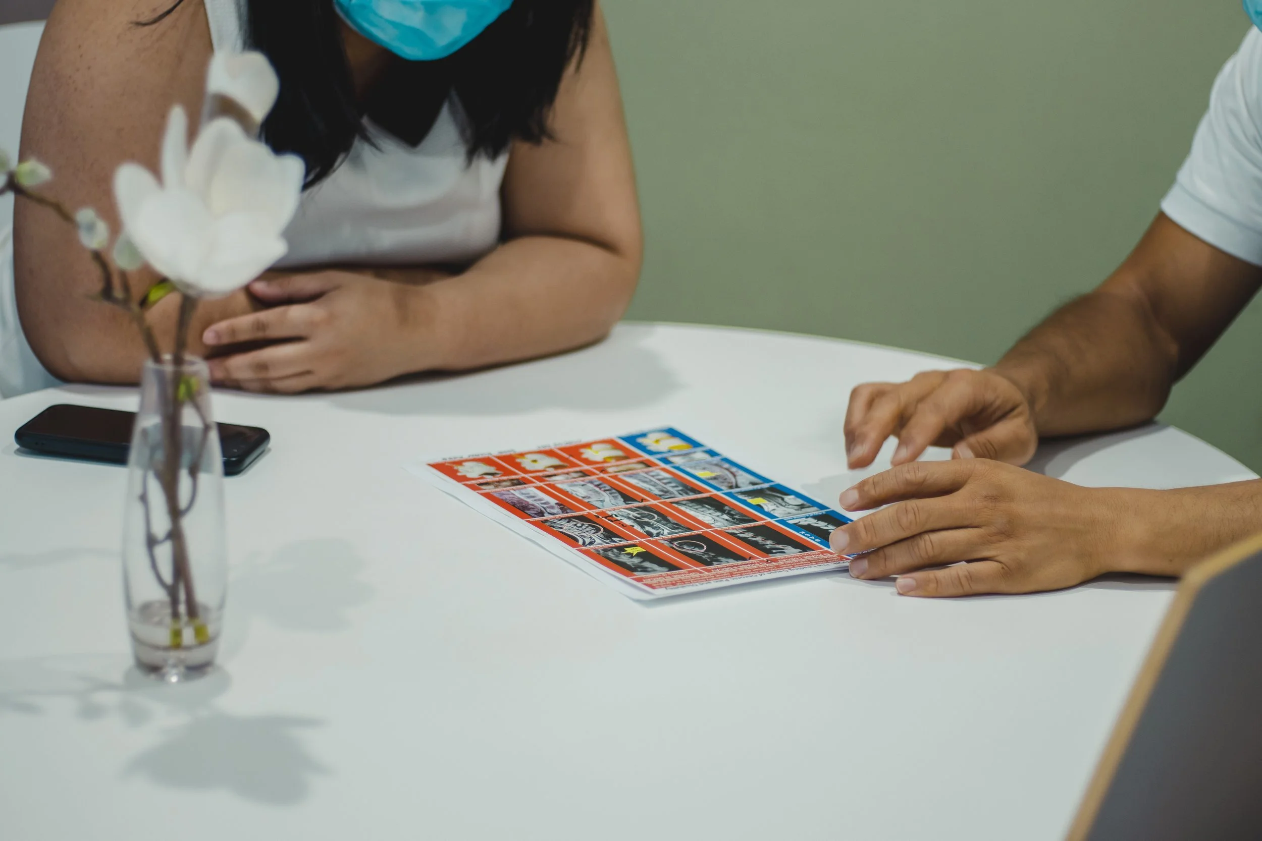 Gallery: Dr Lin explaining spinal postures to patient